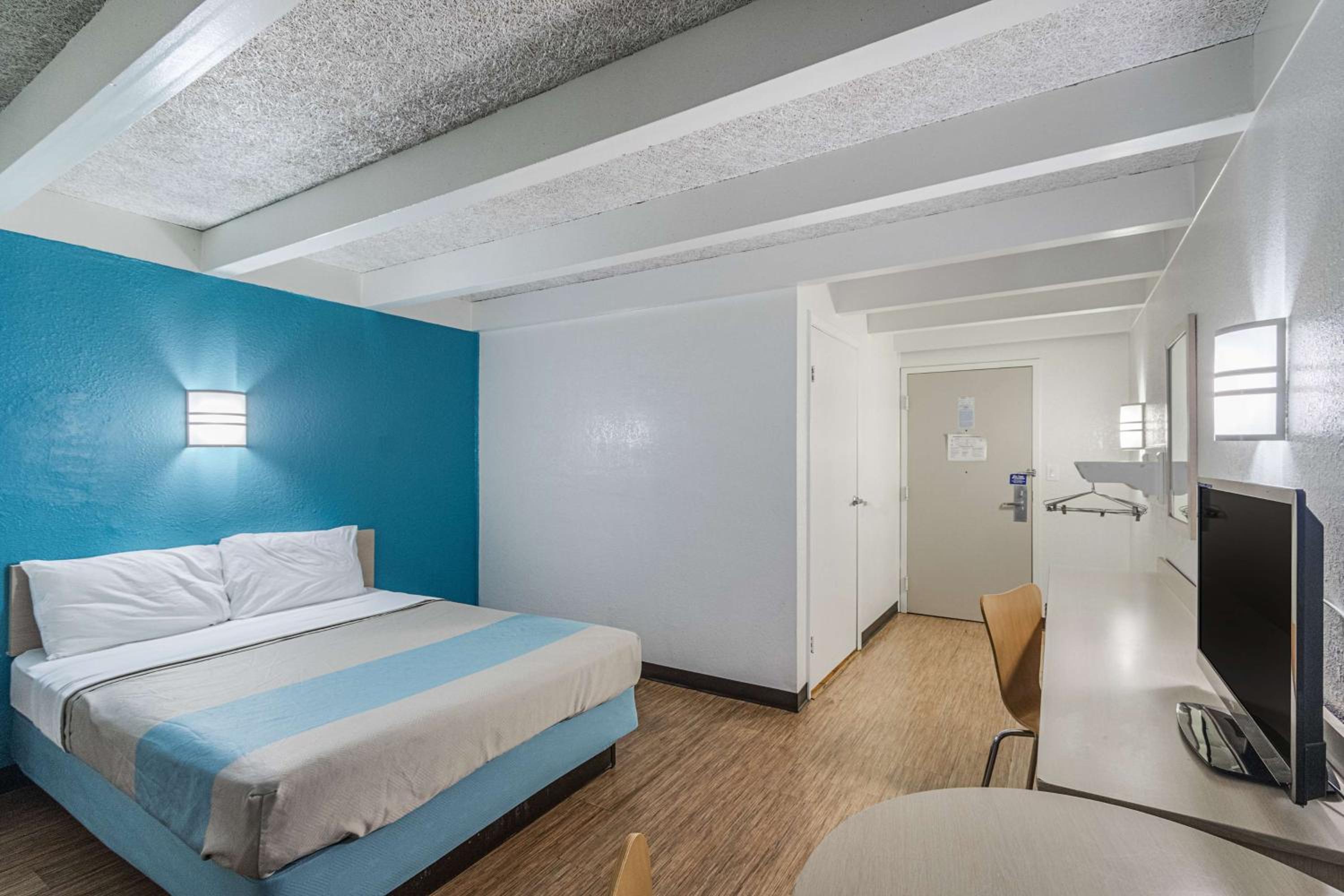 Kokomo Vacations - Motel 6-Kokomo, IN - Property Image 9