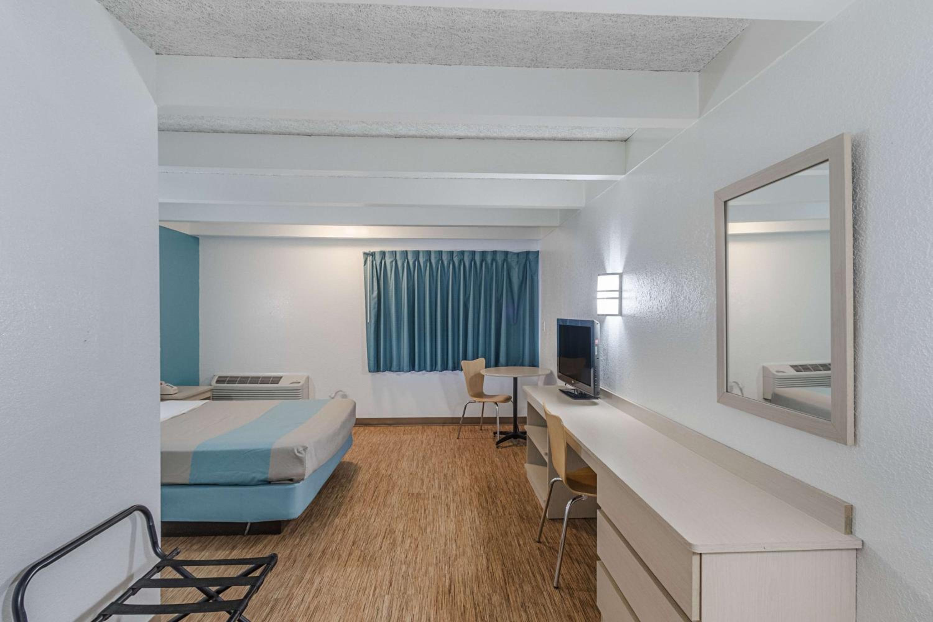 Kokomo Vacations - Motel 6-Kokomo, IN - Property Image 5