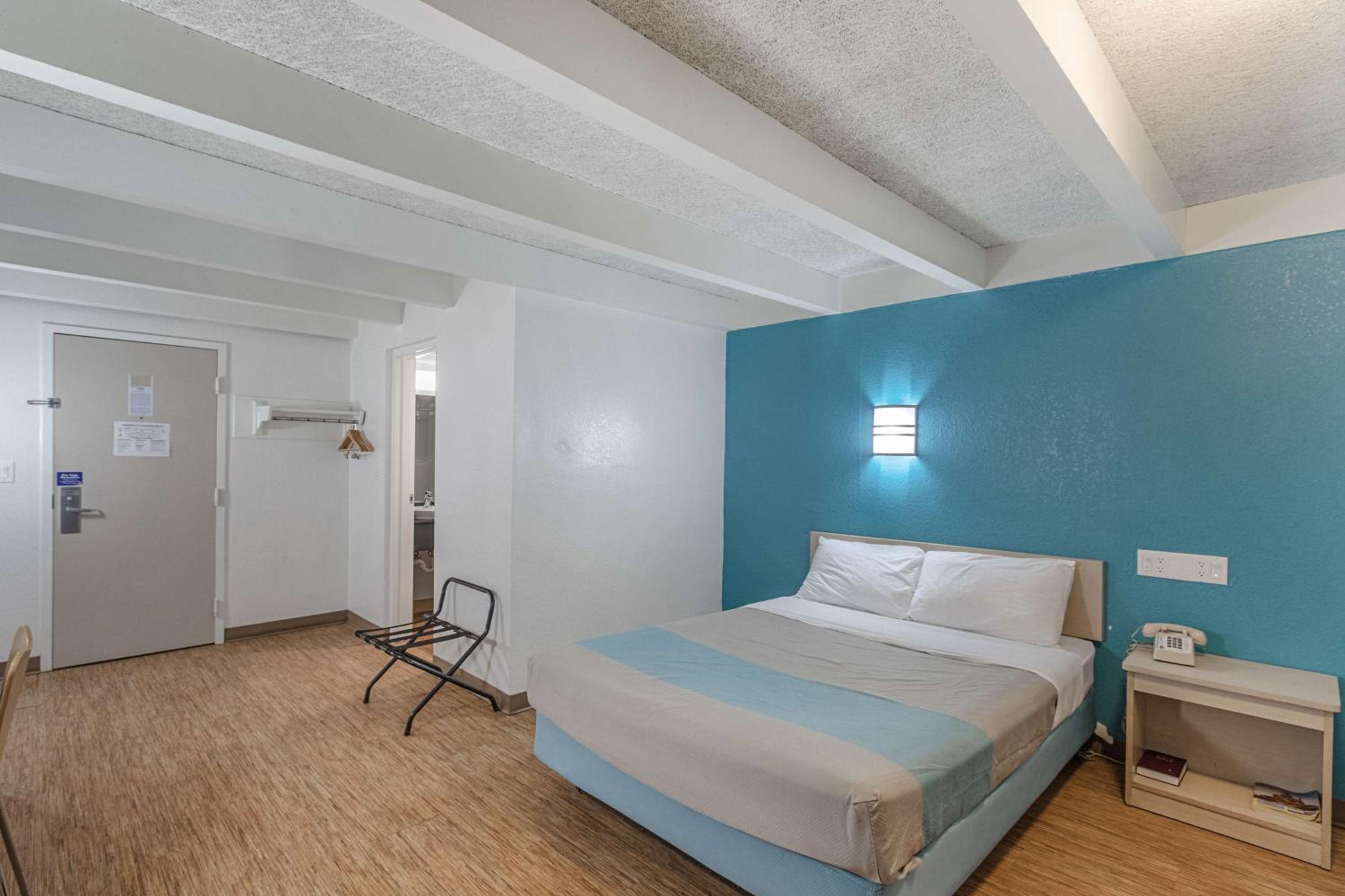 Kokomo Vacations - Motel 6-Kokomo, IN - Property Image 4
