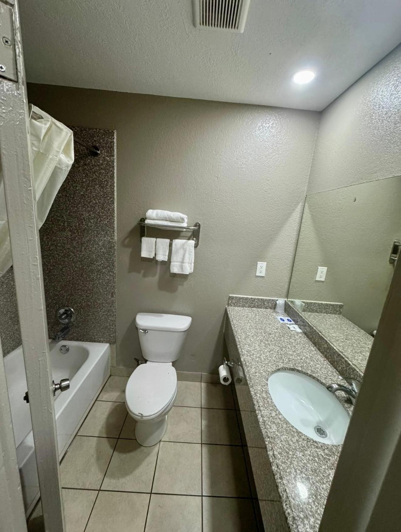Economy Inn, photo 13
