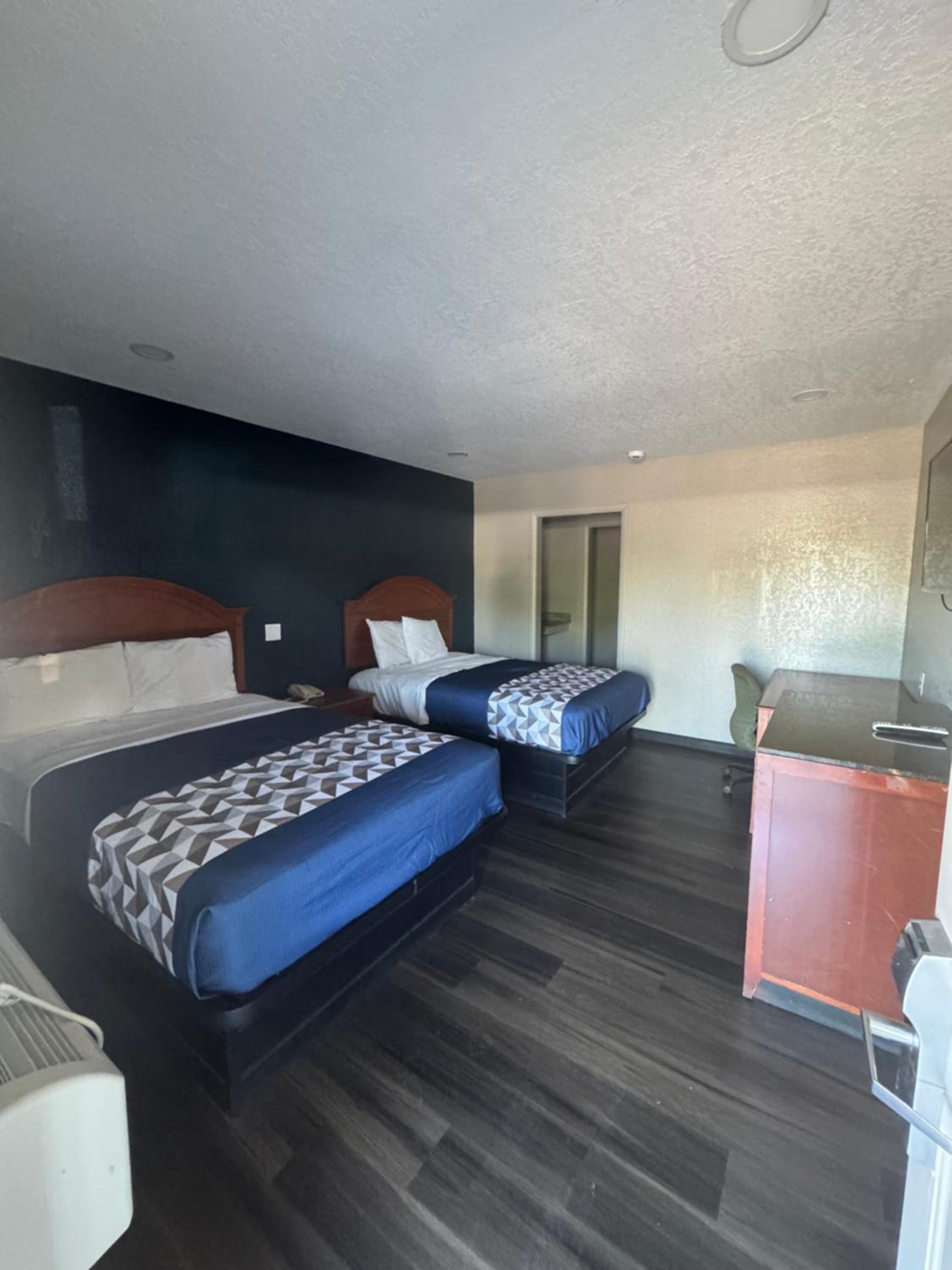 Economy Inn, photo 14