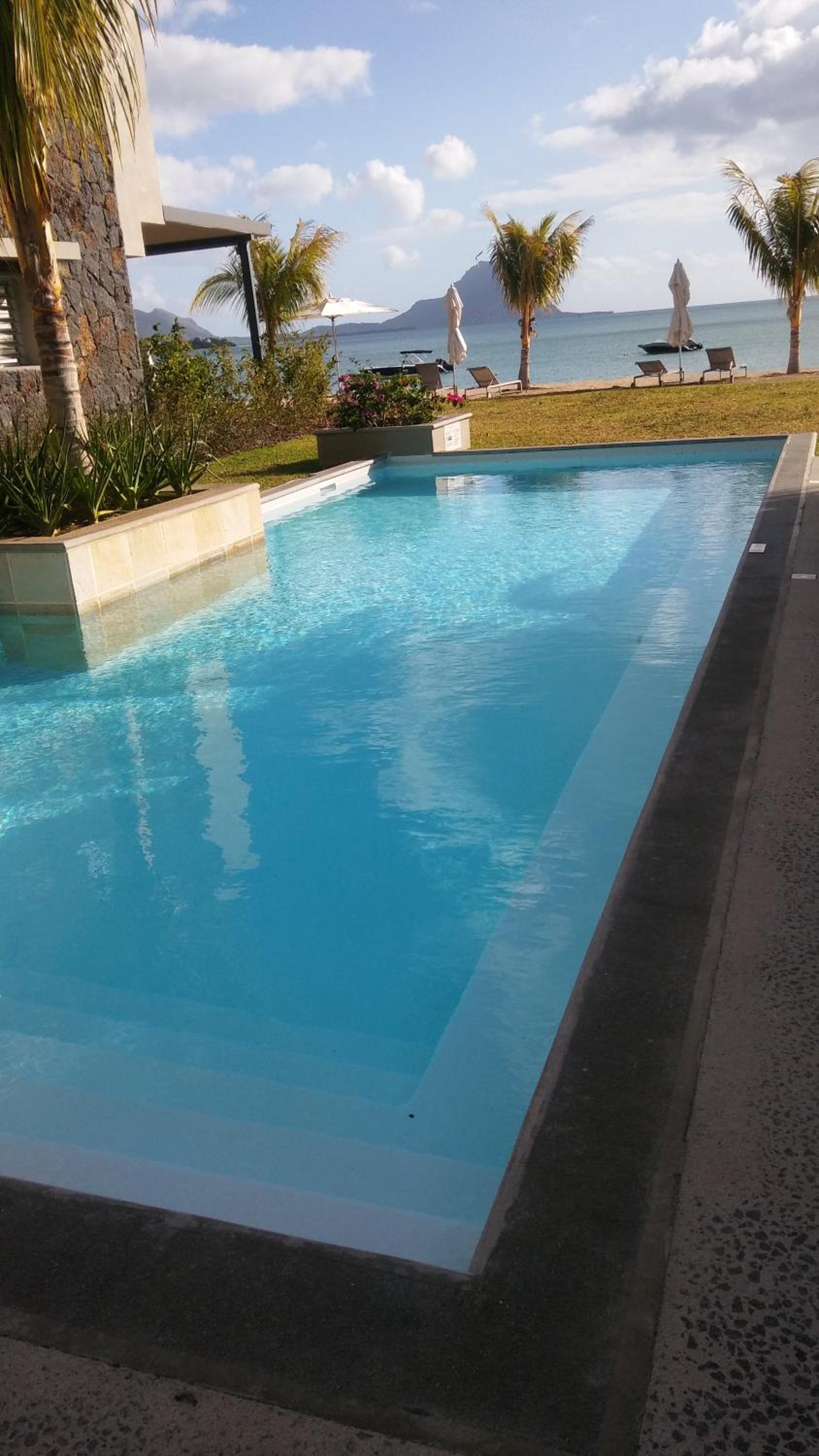 L'Escale 3 bedrooms Sea View and Beachfront Suite by Dream Escapes view 4