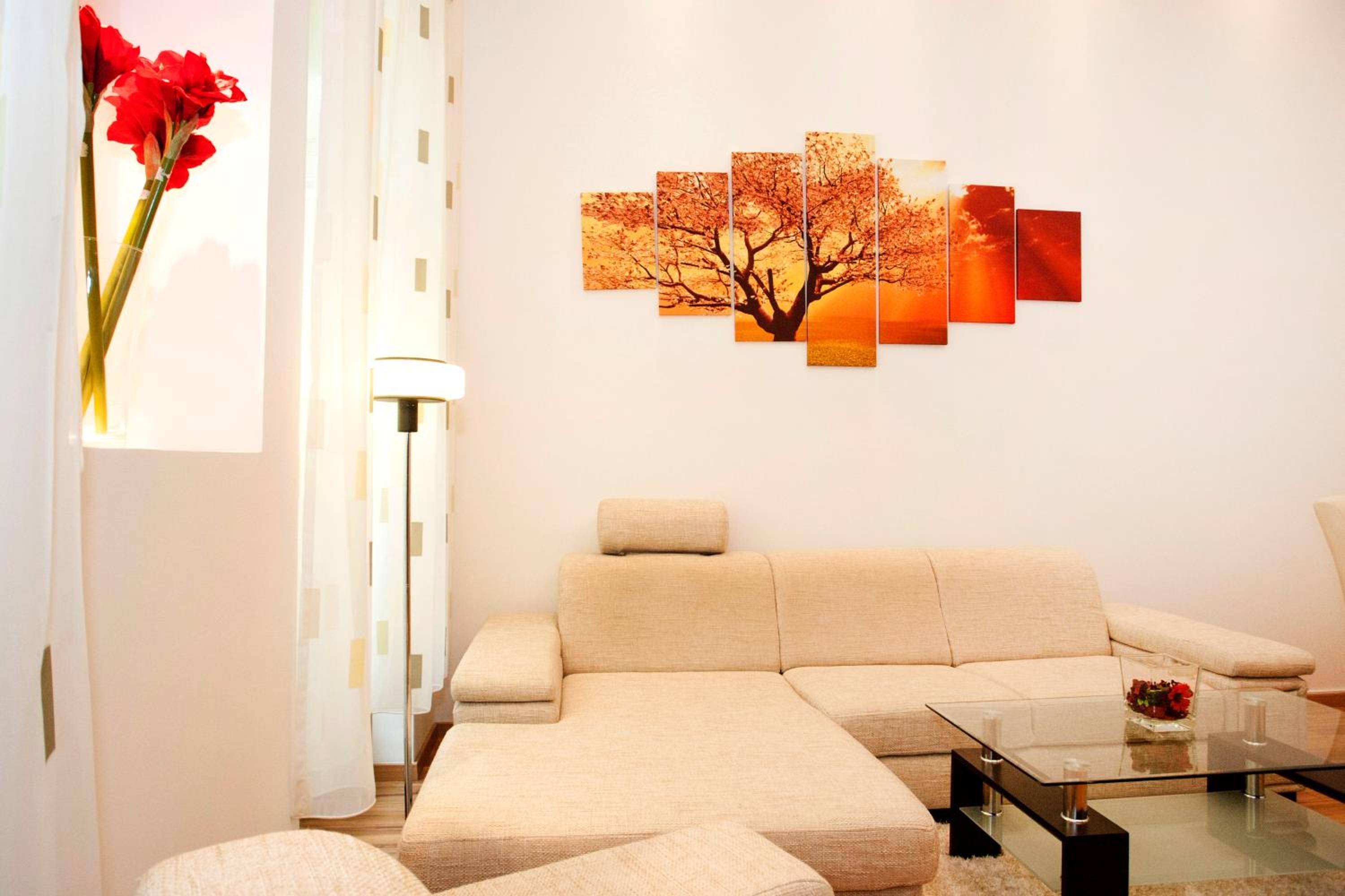 Charlotte Apartment Close to Opera
