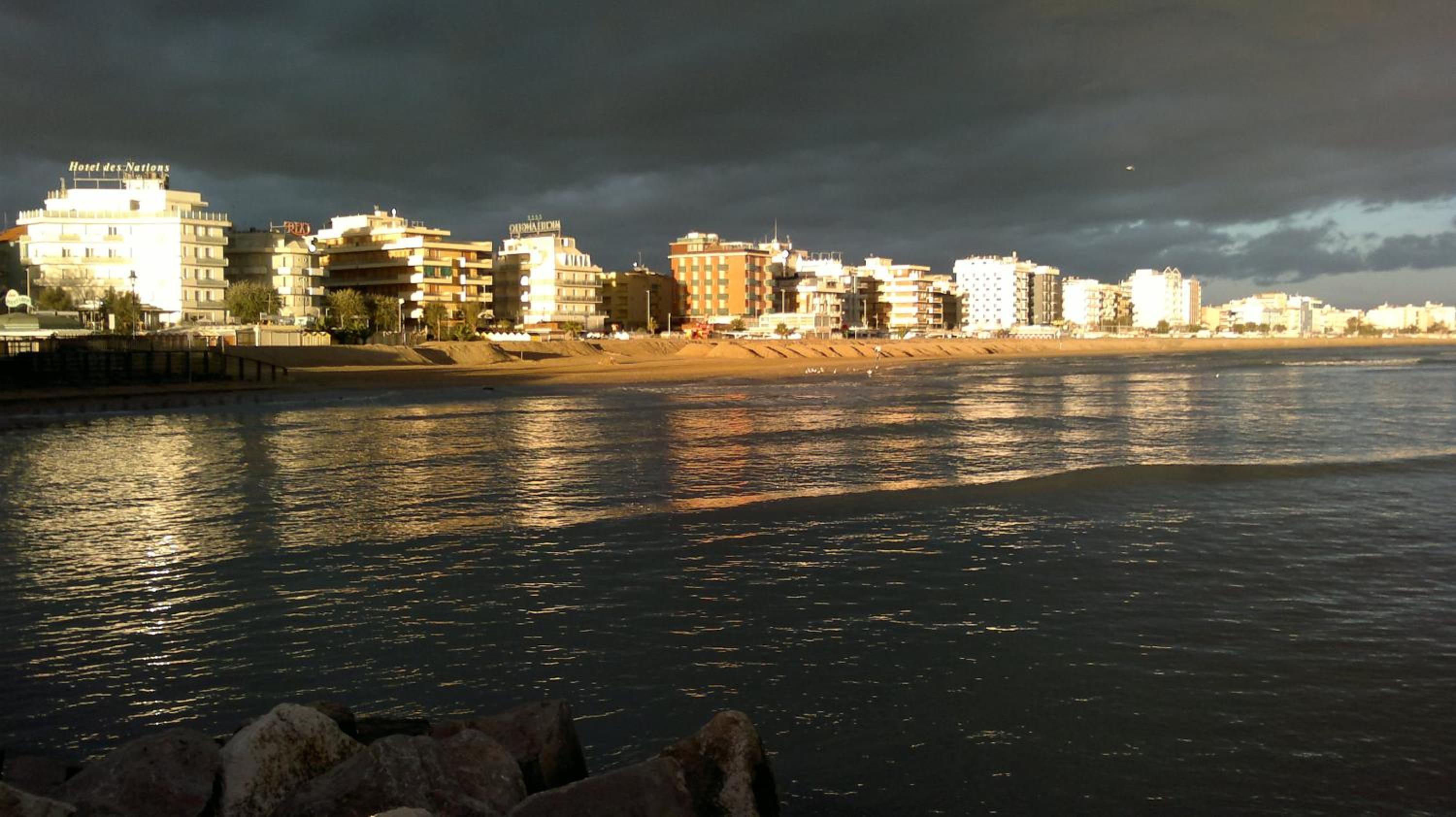 Hotel Mignon Riccione Fronte Mare - Image 1