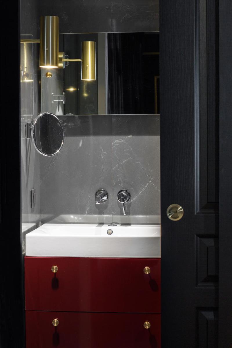 Snob Hotel 21