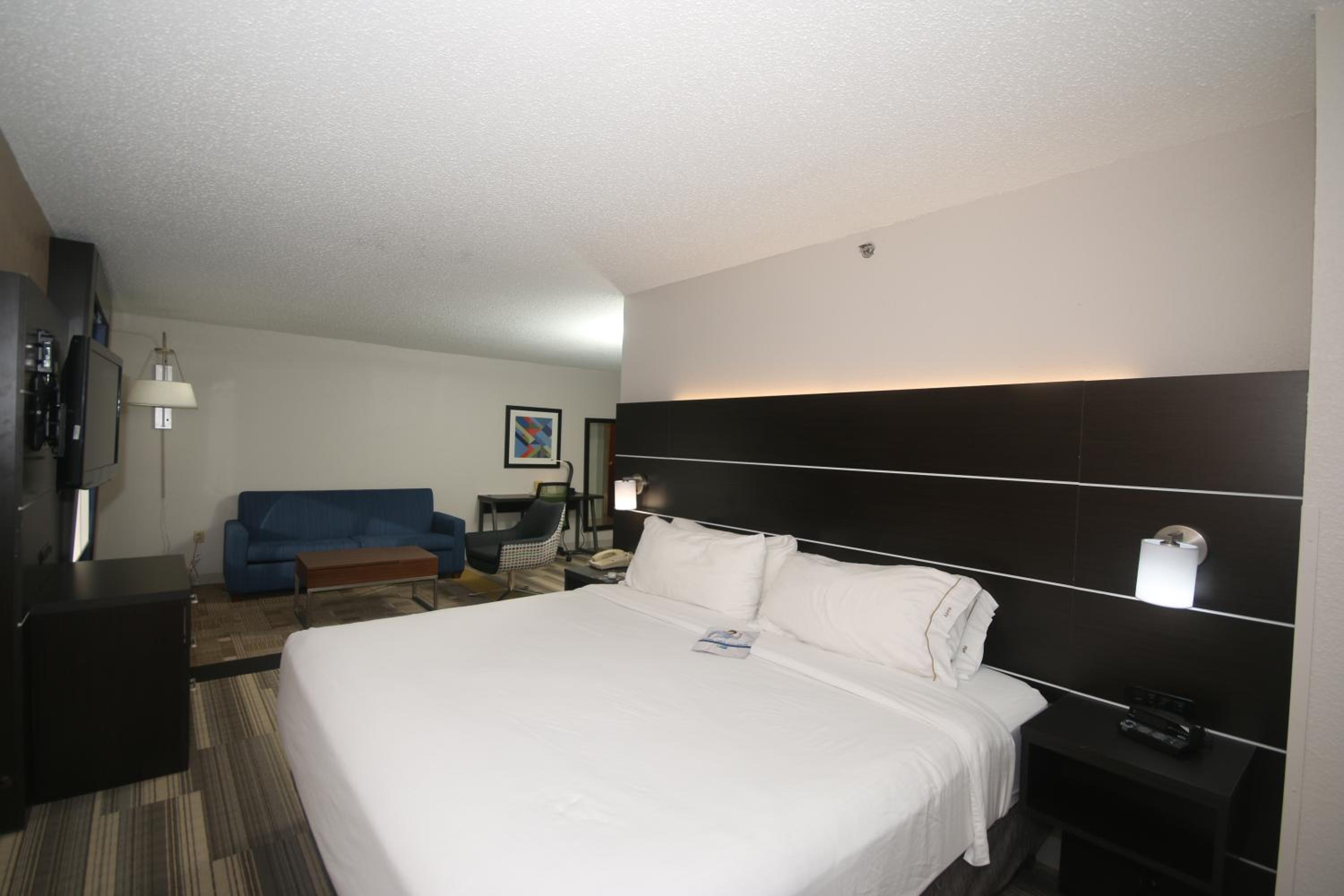 Hillsville Vacations - Holiday Inn Express Hillsville, an IHG Hotel - Property Image 11