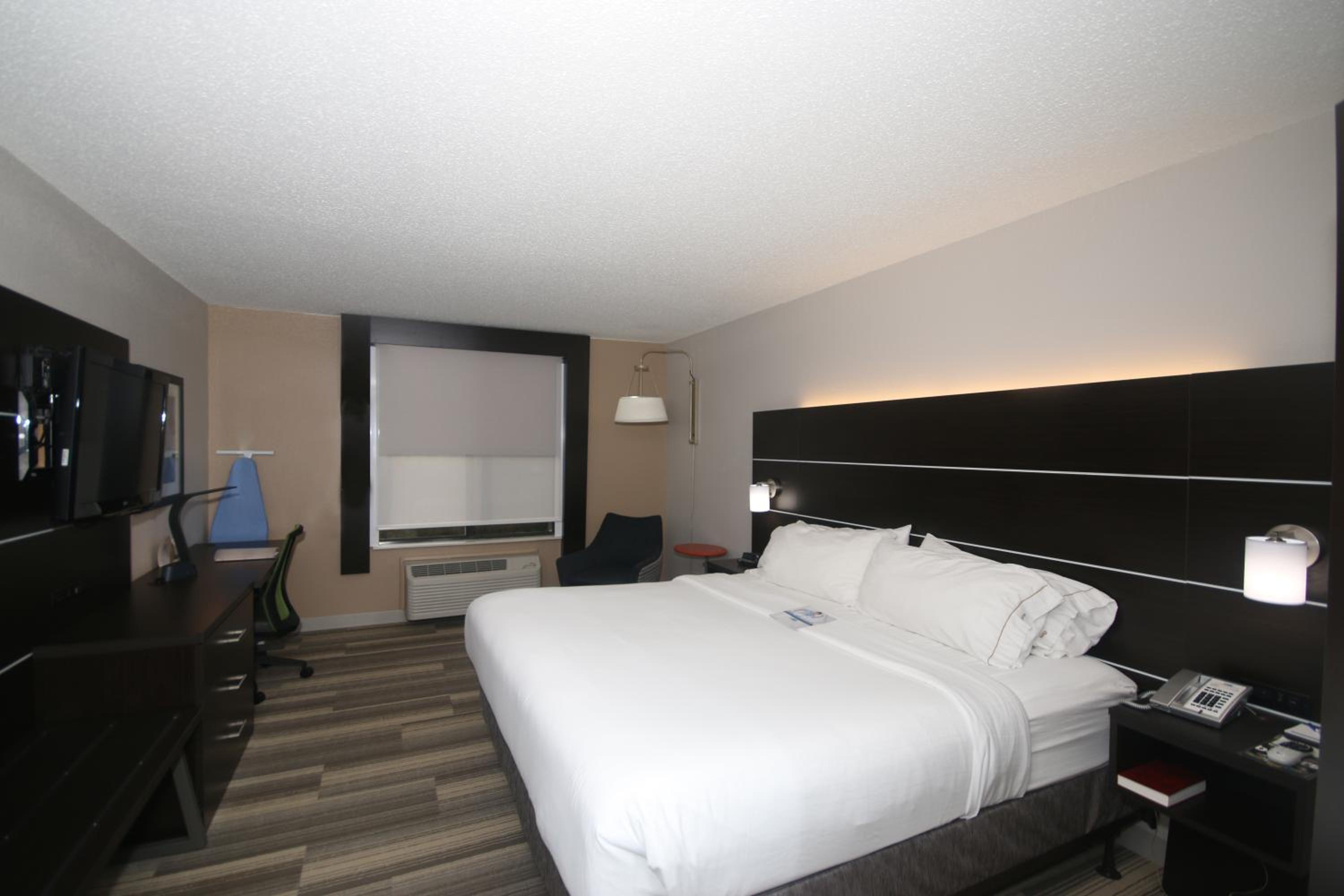 Hillsville Vacations - Holiday Inn Express Hillsville, an IHG Hotel - Property Image 10