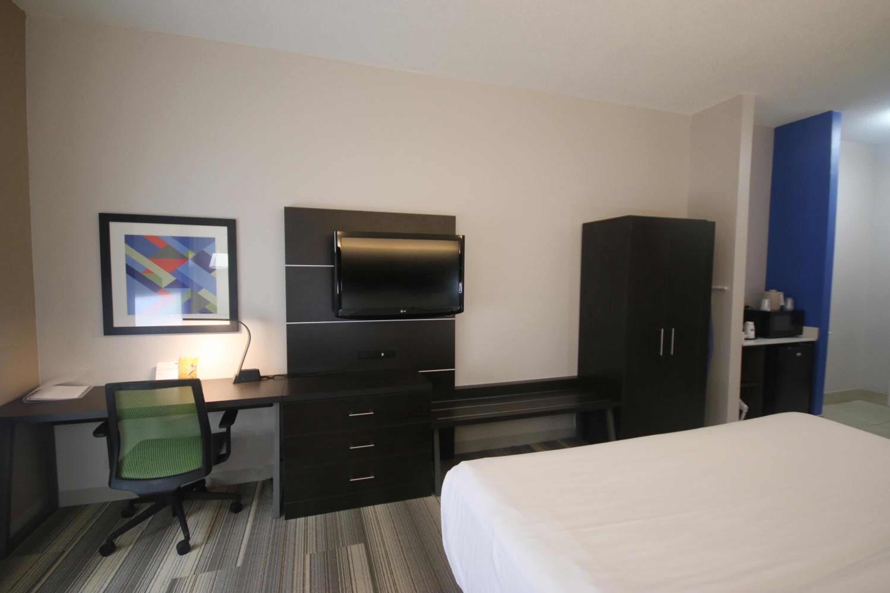Hillsville Vacations - Holiday Inn Express Hillsville, an IHG Hotel - Property Image 9