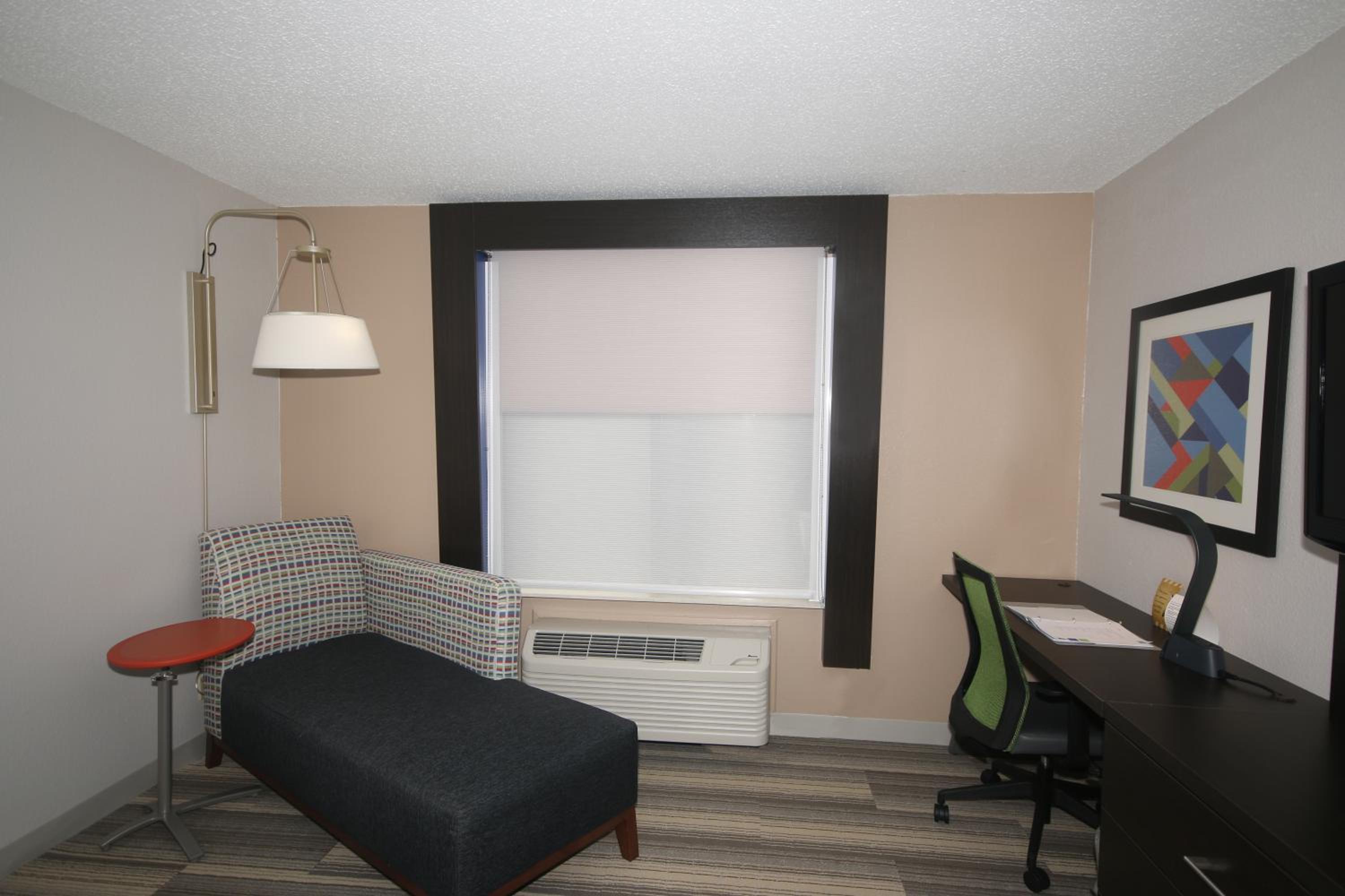 Hillsville Vacations - Holiday Inn Express Hillsville, an IHG Hotel - Property Image 8