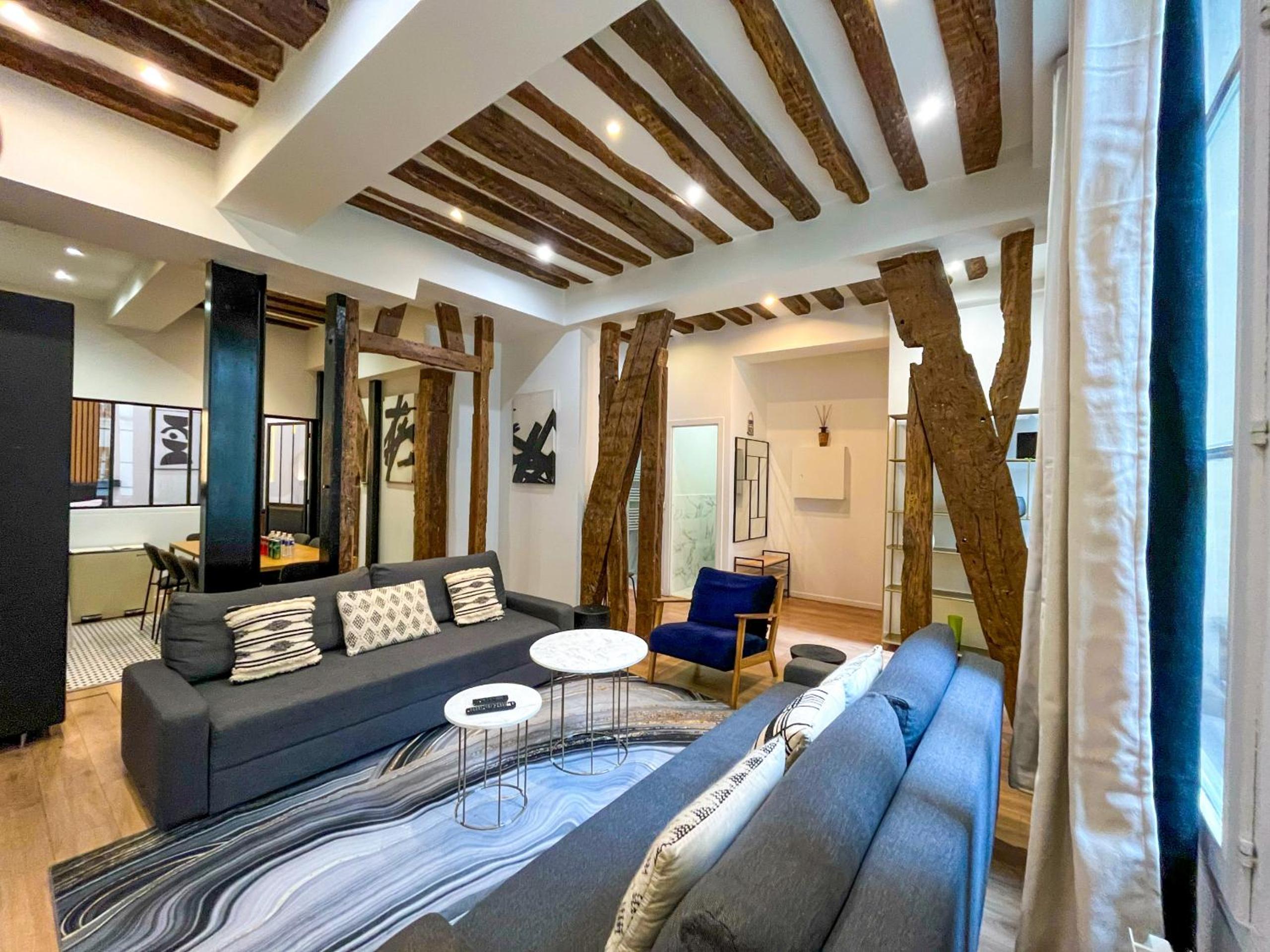 67 - Amazing Parisian Flat