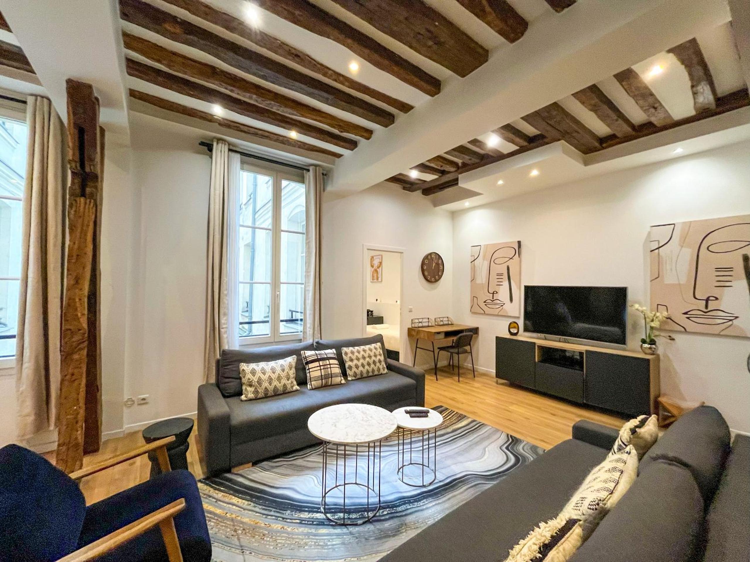 67 - Amazing Parisian Flat