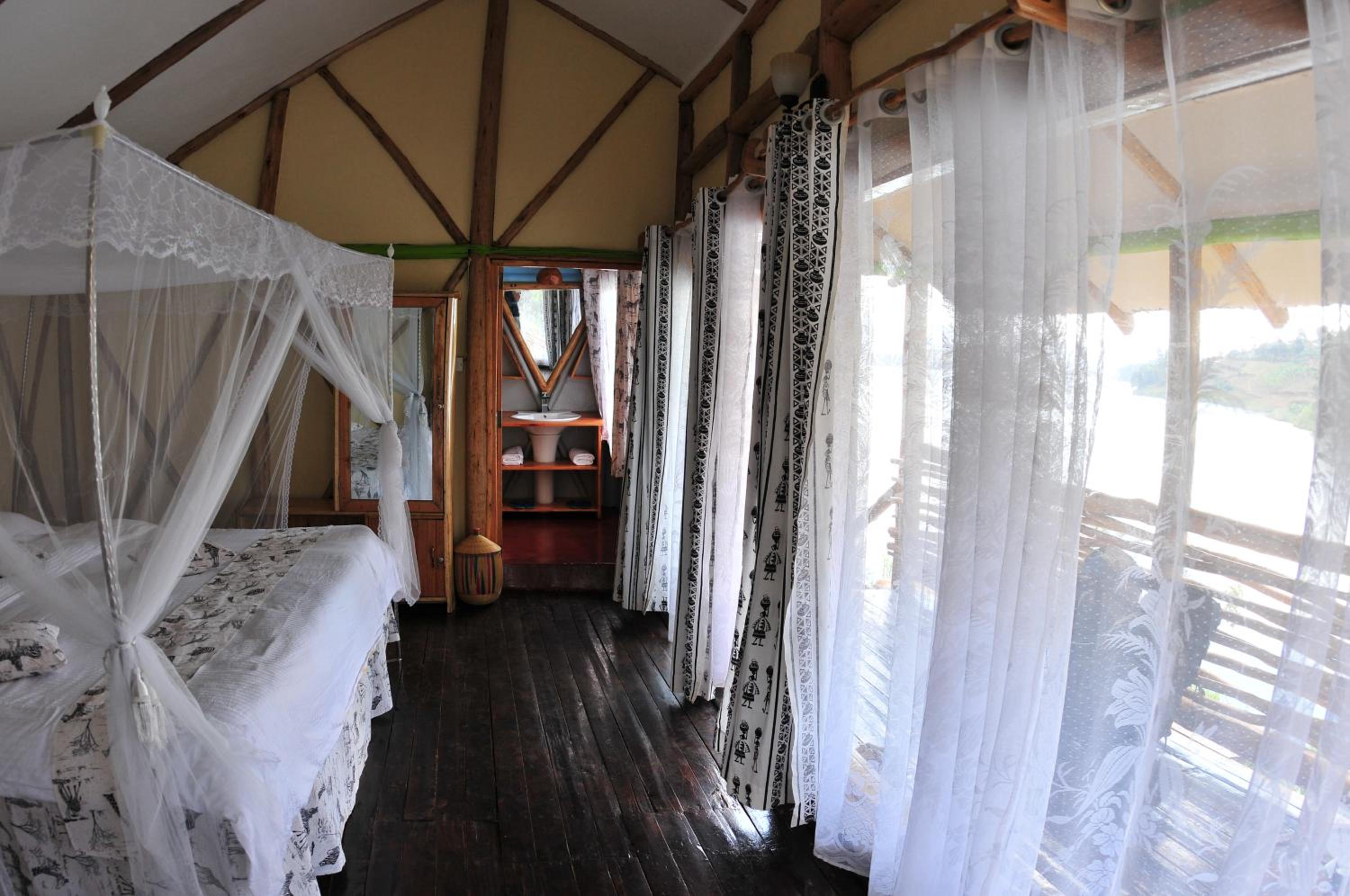 Lake Bunyonyi Rock Resort