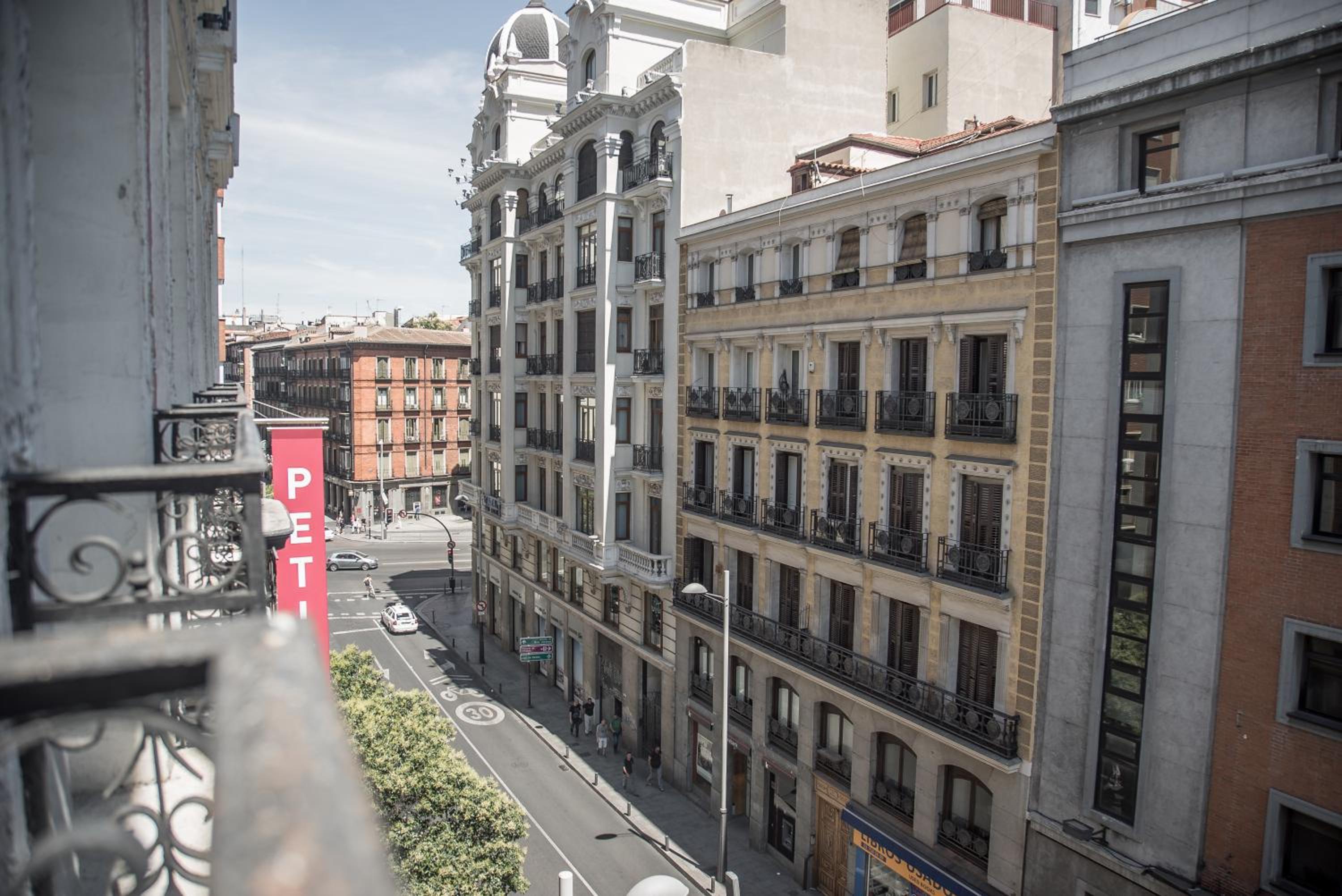 Petit Palace Plaza España en Madrid — building