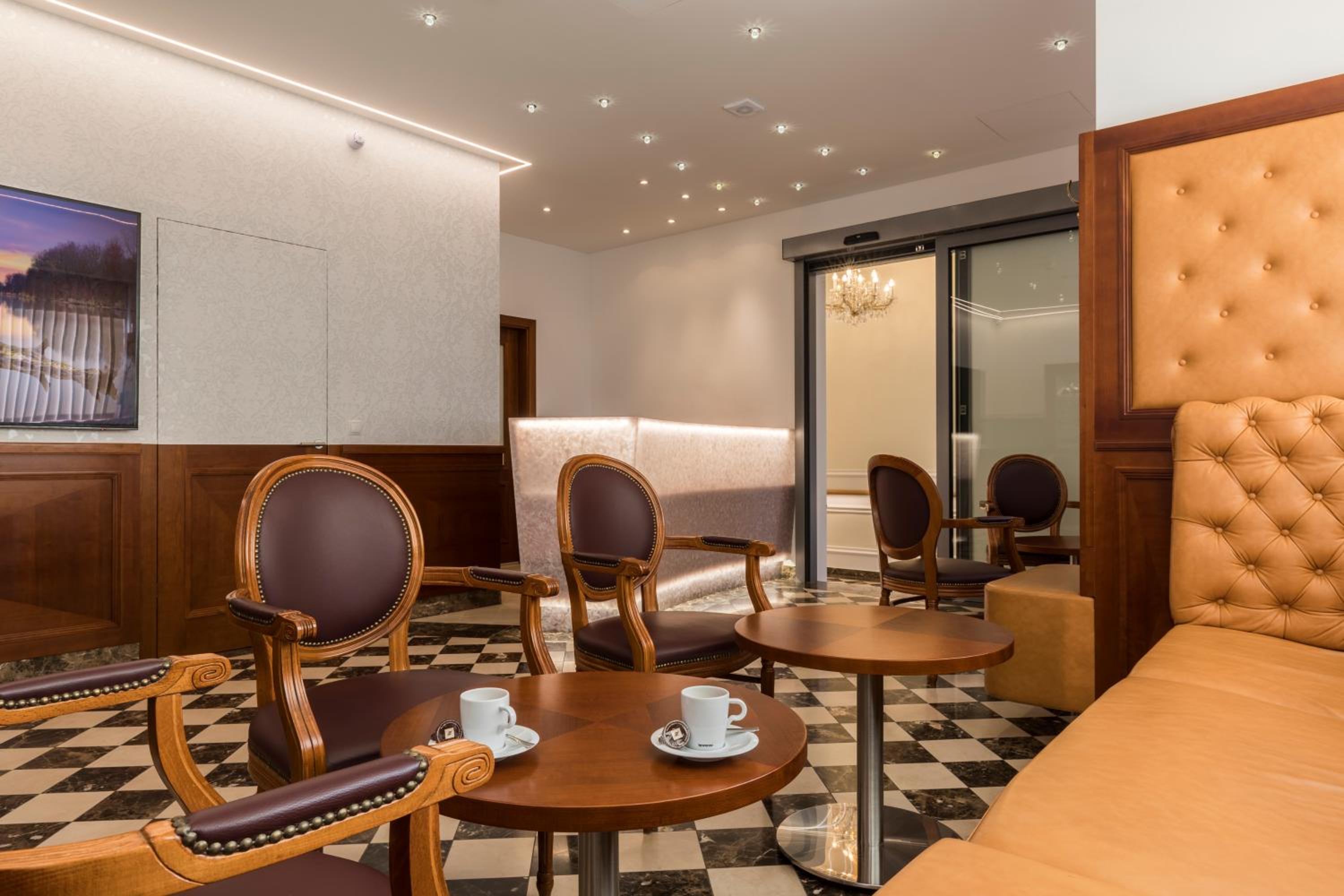 Vienna Grand Apartments City