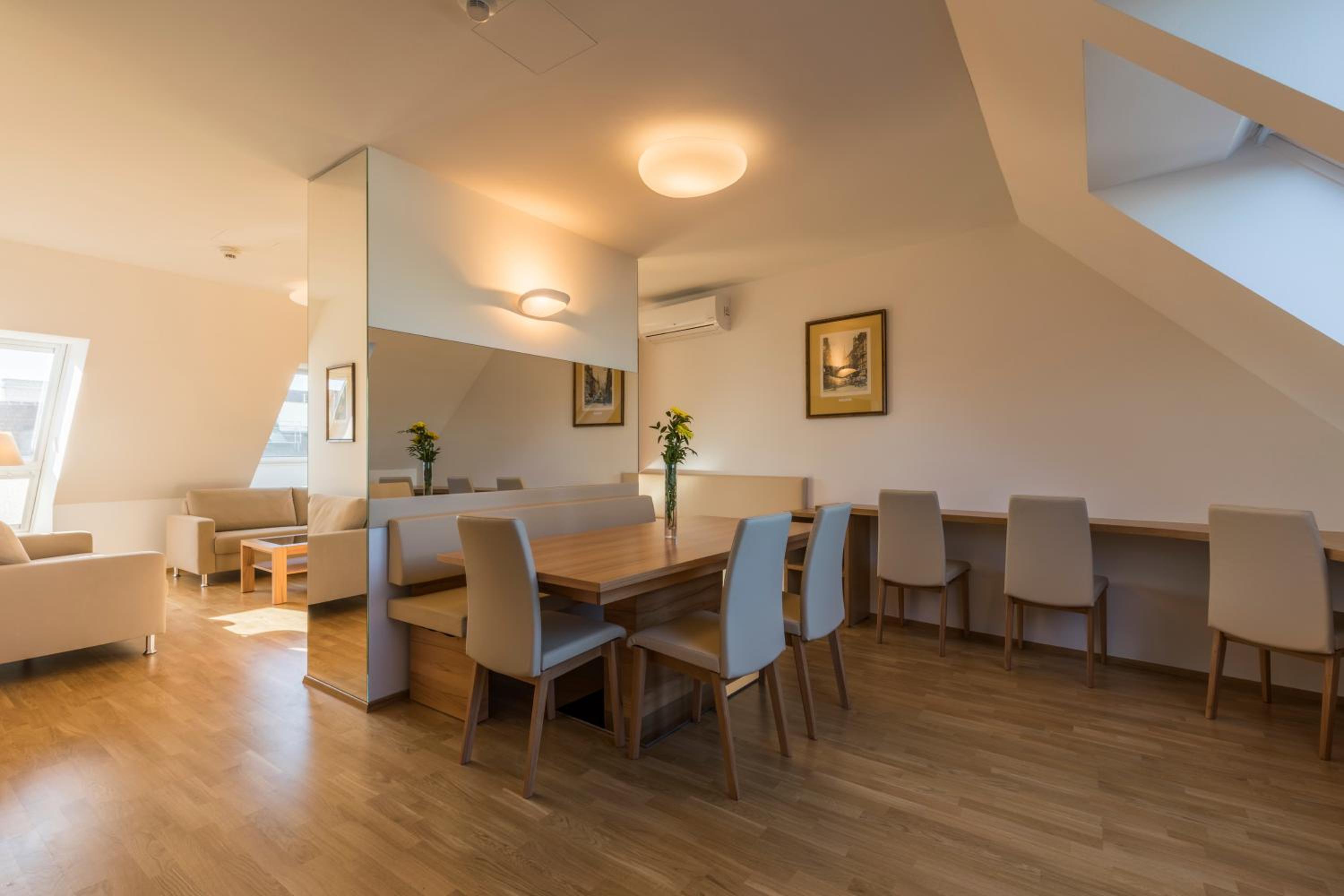 Vienna Grand Apartments City