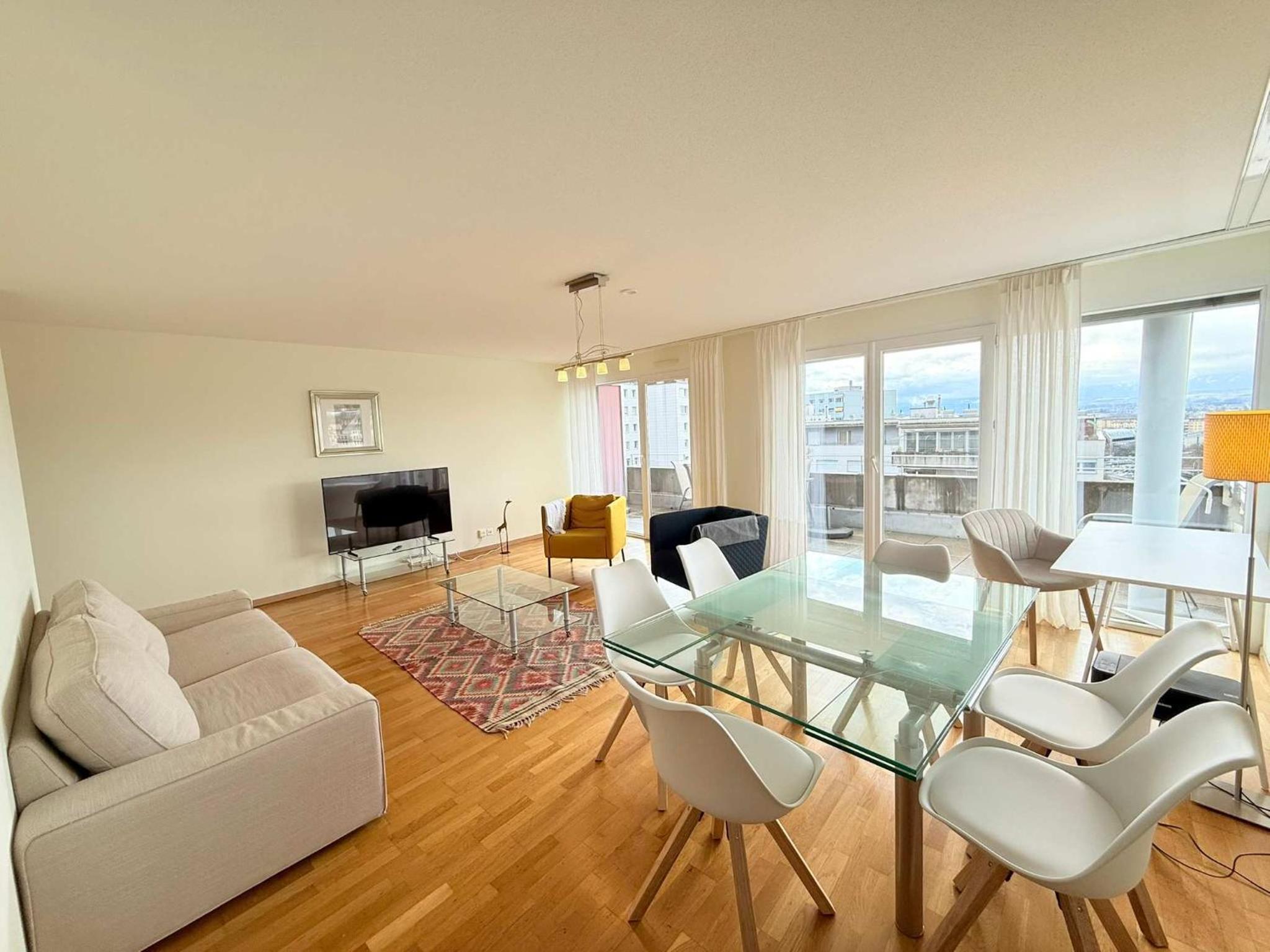 Good location, spacious, comfortable and bright!!, photo 16