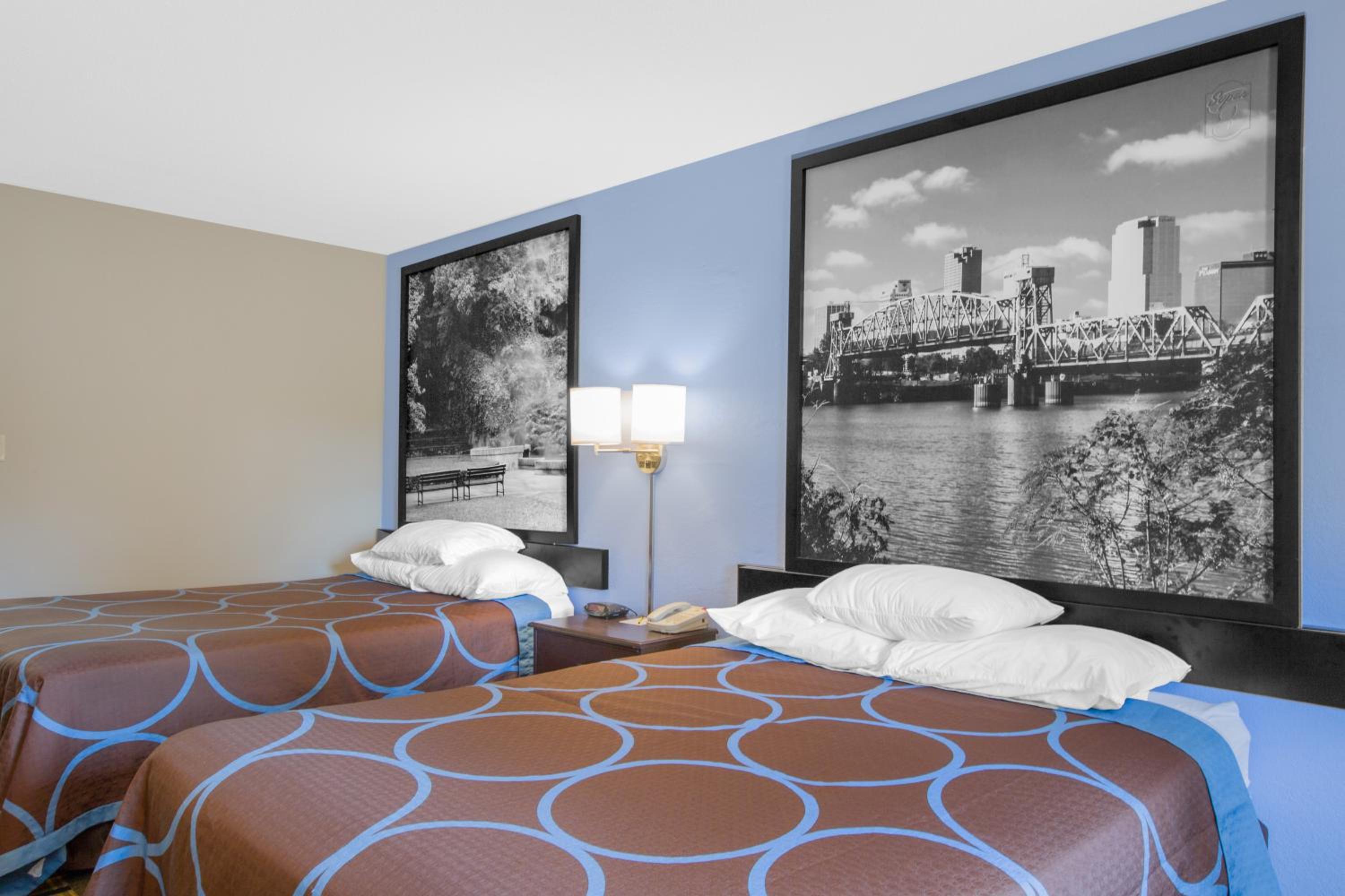 Super 8 by Wyndham Brinkley - Property Image 8