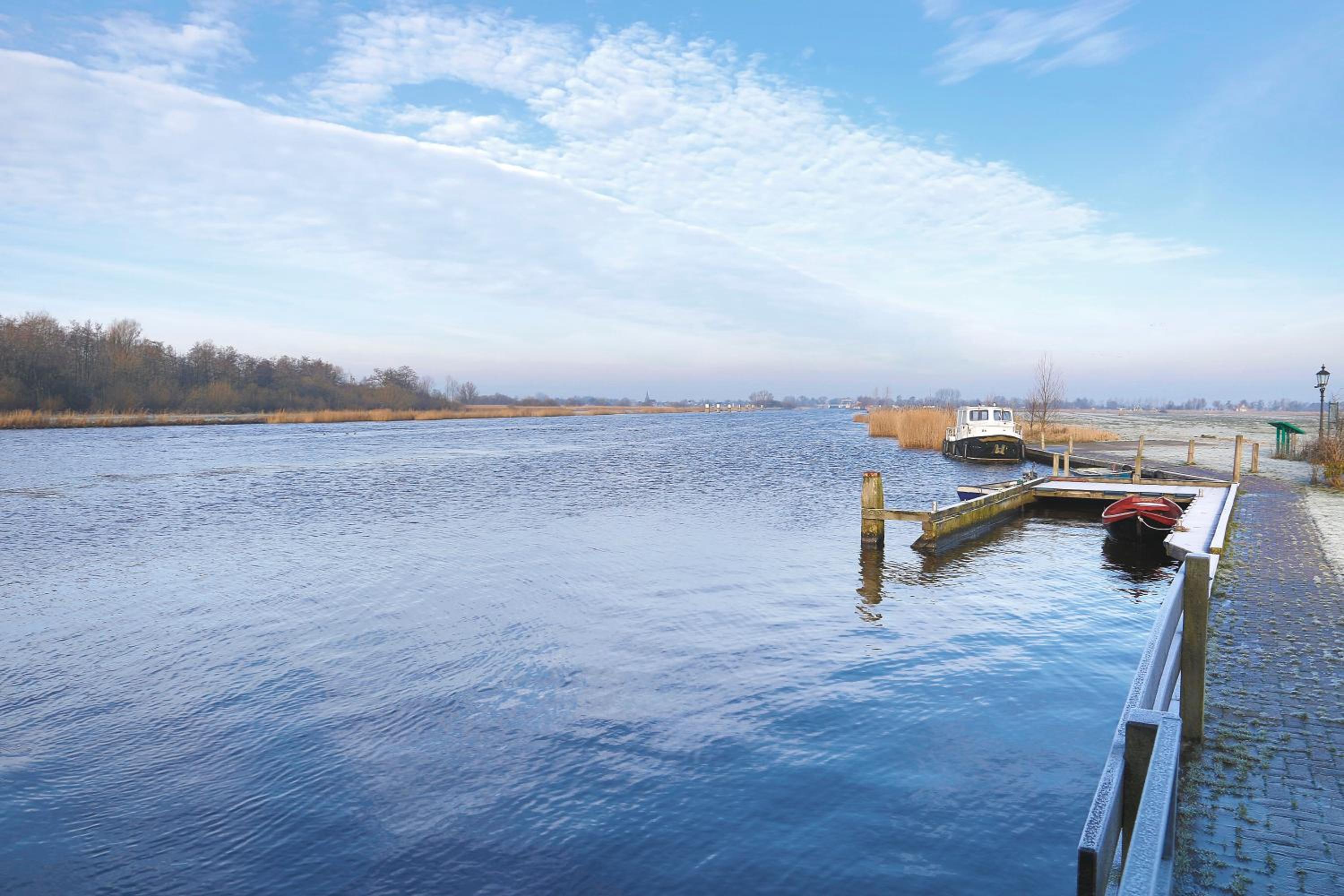 Woonboot Sweltsje view 2