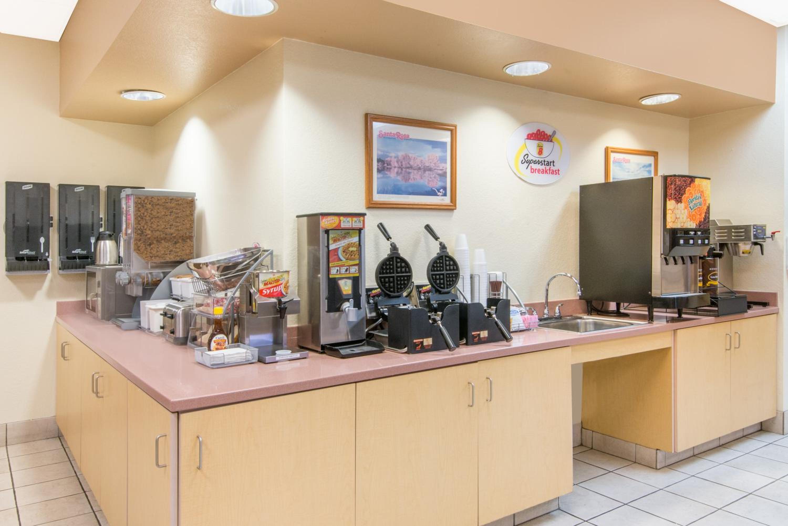 Destin Vacations - Super 8 by Wyndham Santa Rosa - Property Image 12