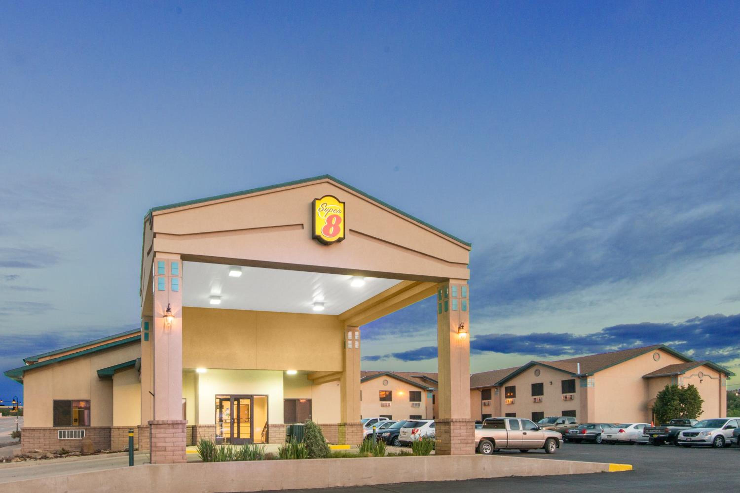 Destin Vacations - Super 8 by Wyndham Santa Rosa - Property Image 10