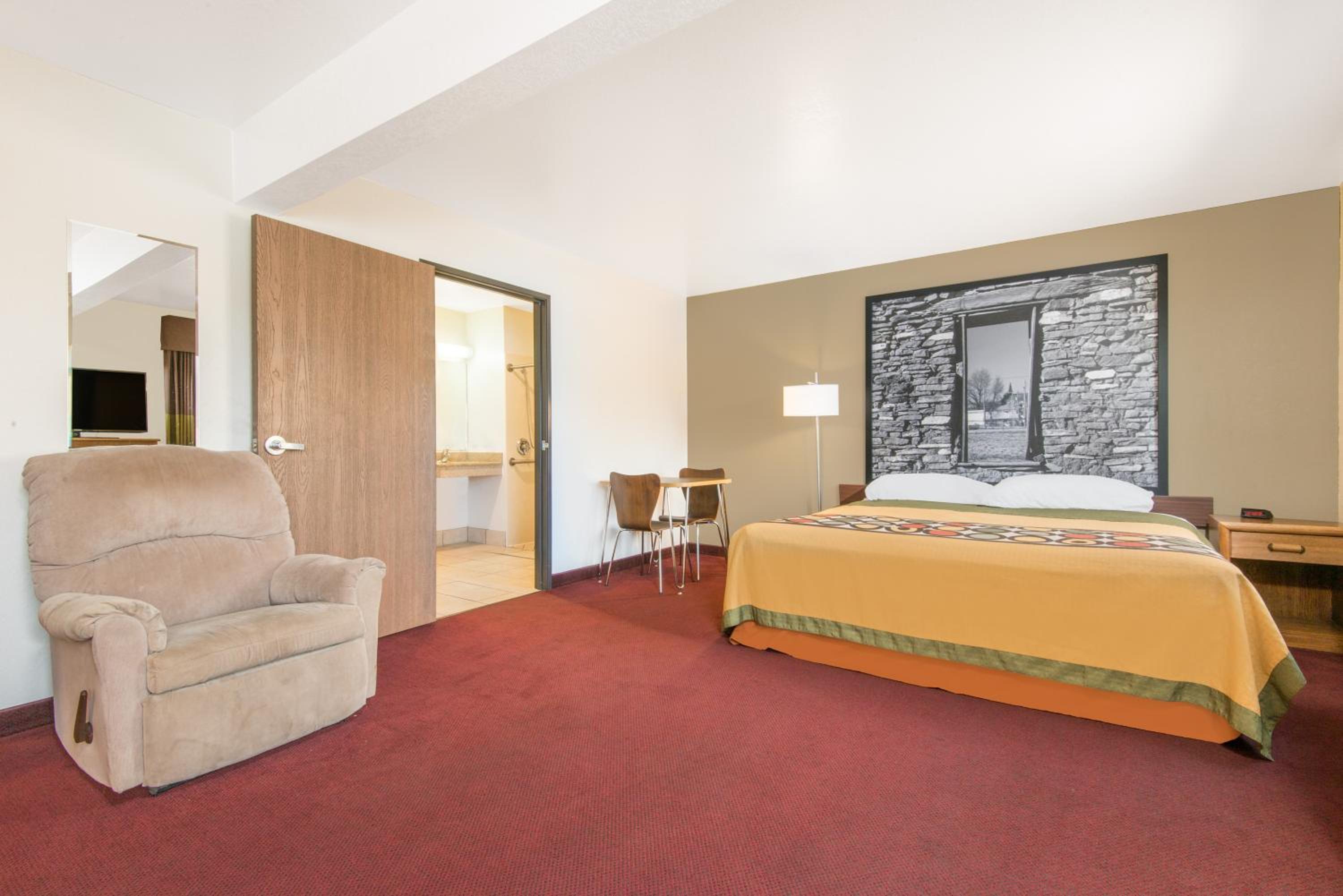 Destin Vacations - Super 8 by Wyndham Santa Rosa - Property Image 5