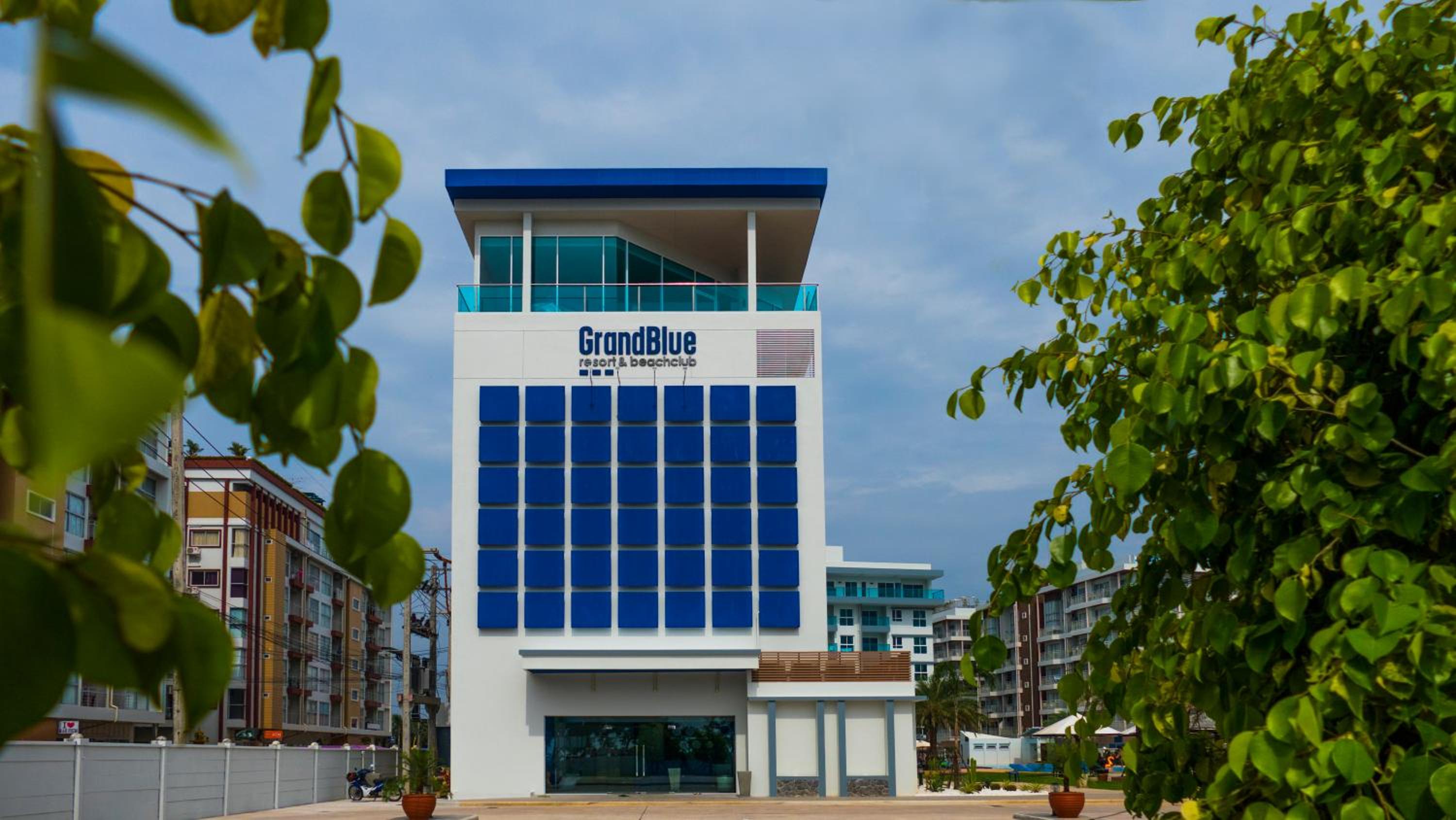 Hotel GrandBlue Resort & Beachclub - Image 1