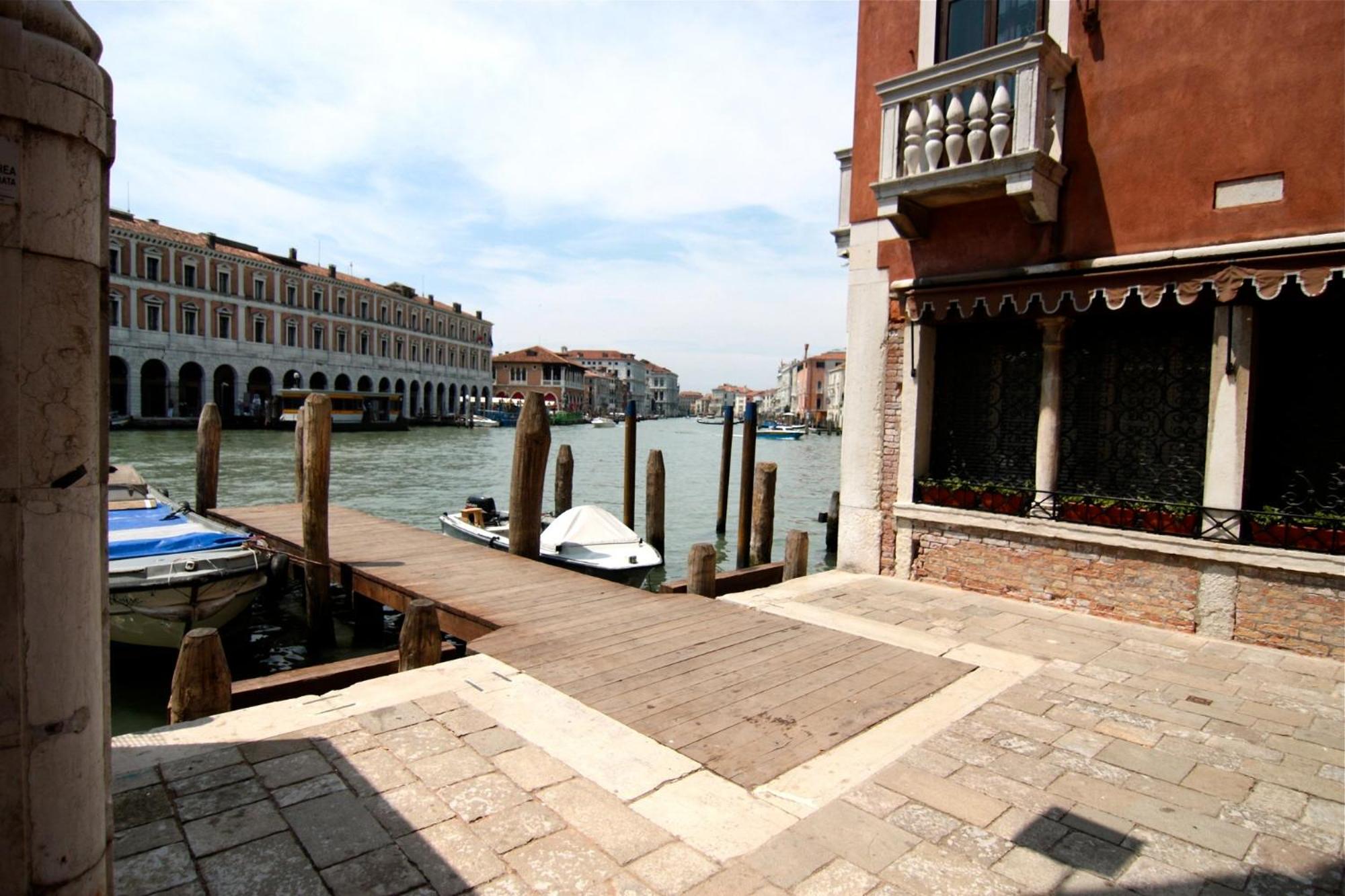 Palazzo Lion Morosini - Check in presso Locanda Ai Santi Apostoli