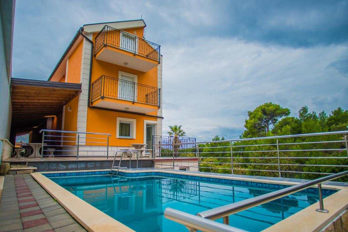 Apartments Nina