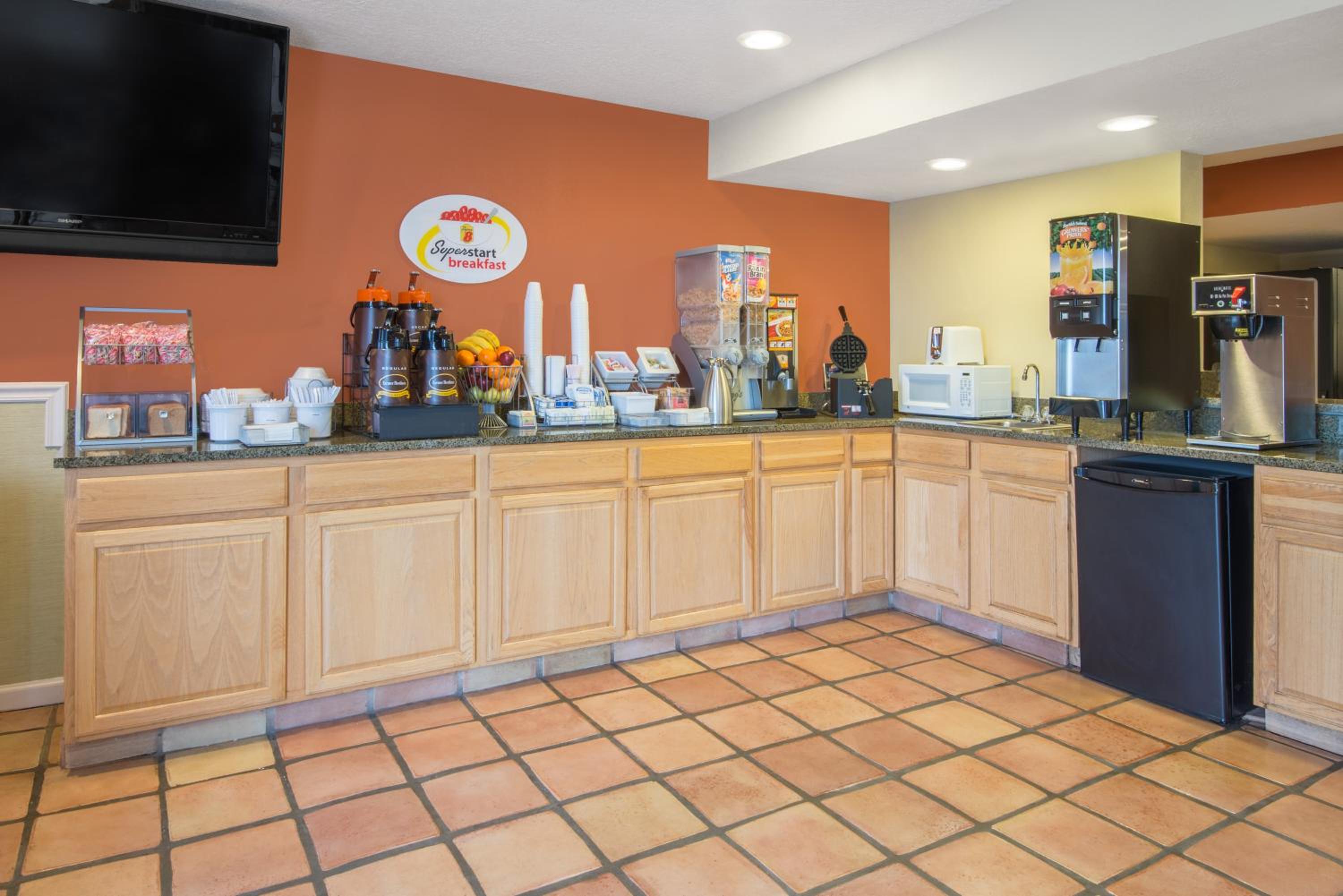 Super 8 by Wyndham Portales - Property Image 8