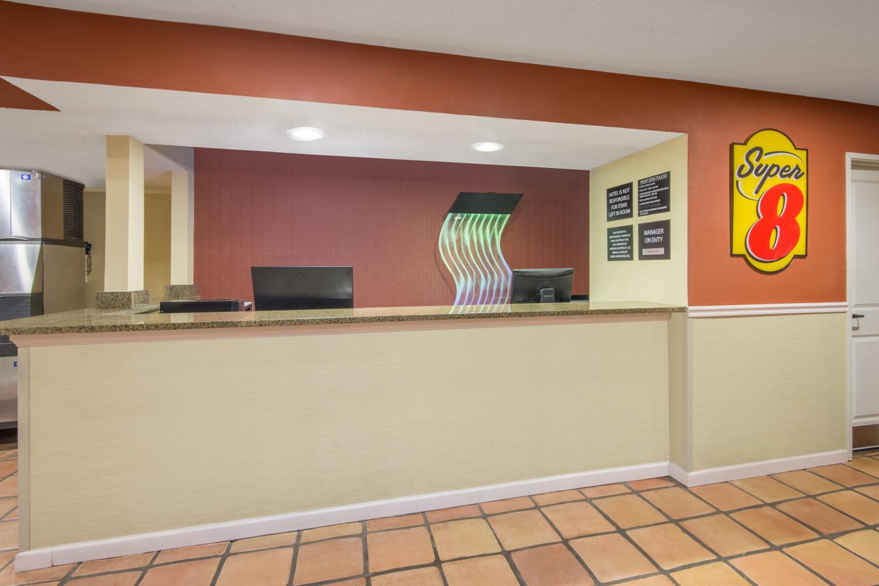 Super 8 by Wyndham Portales - Property Image 6