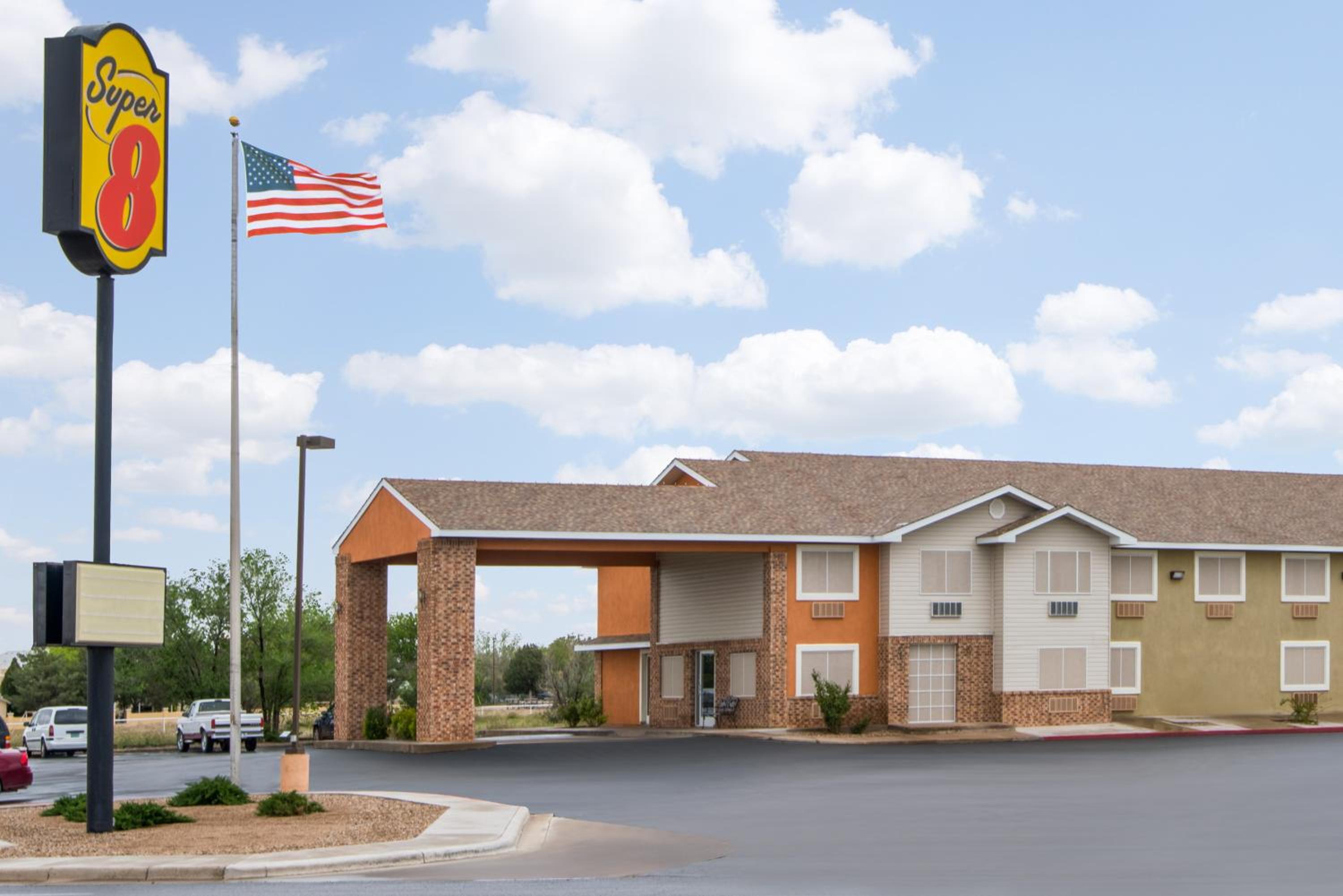 Super 8 by Wyndham Portales - Property Image 5