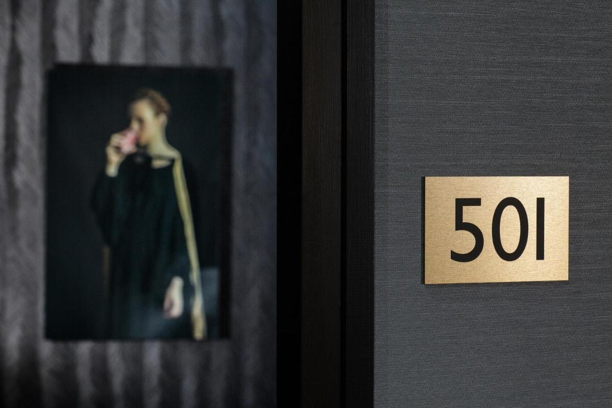 Snob Hotel 1