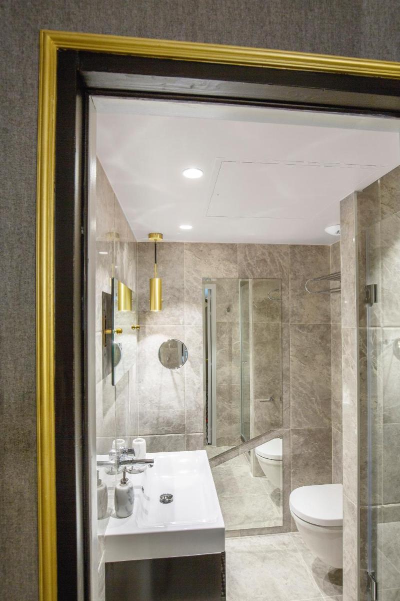 Snob Hotel 16