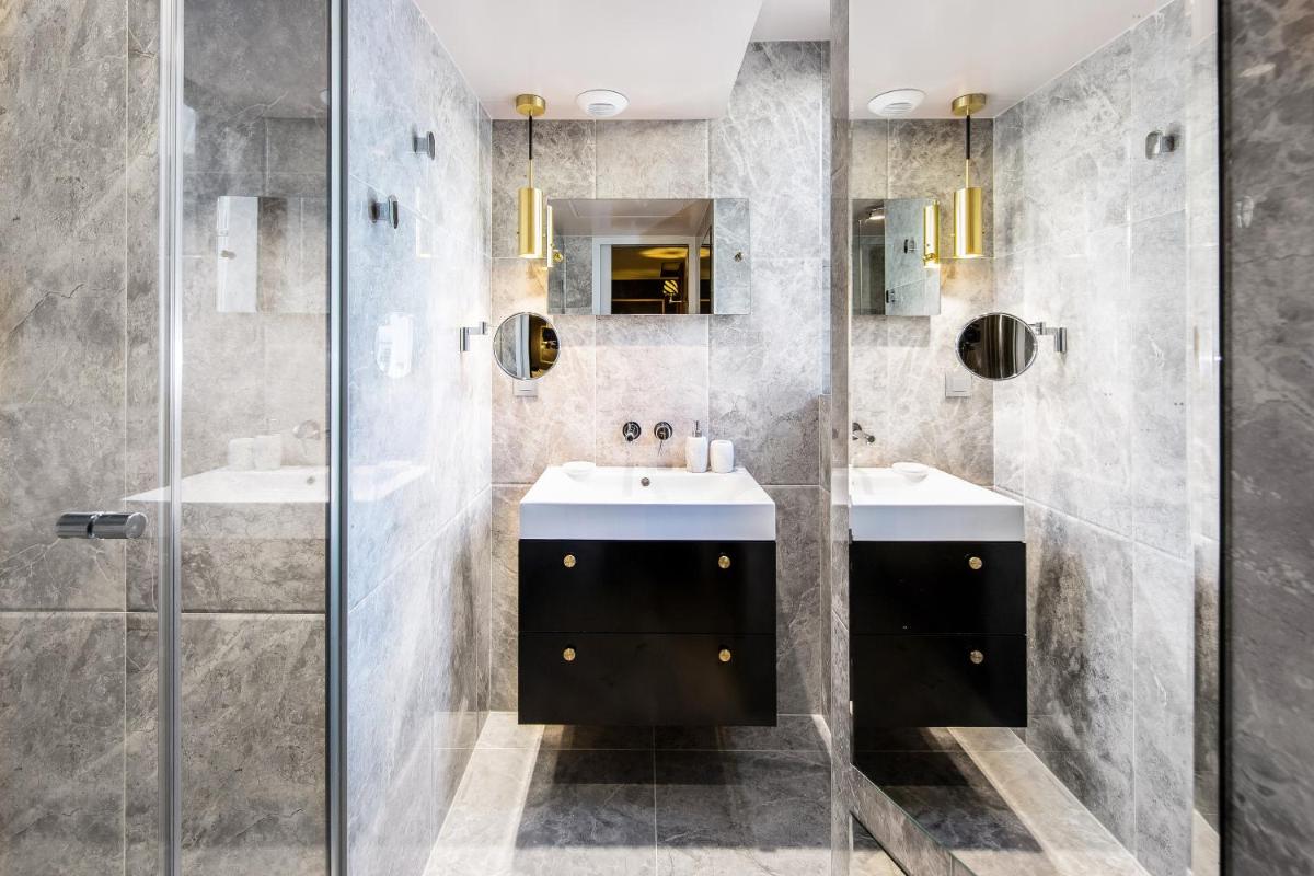 Snob Hotel 20