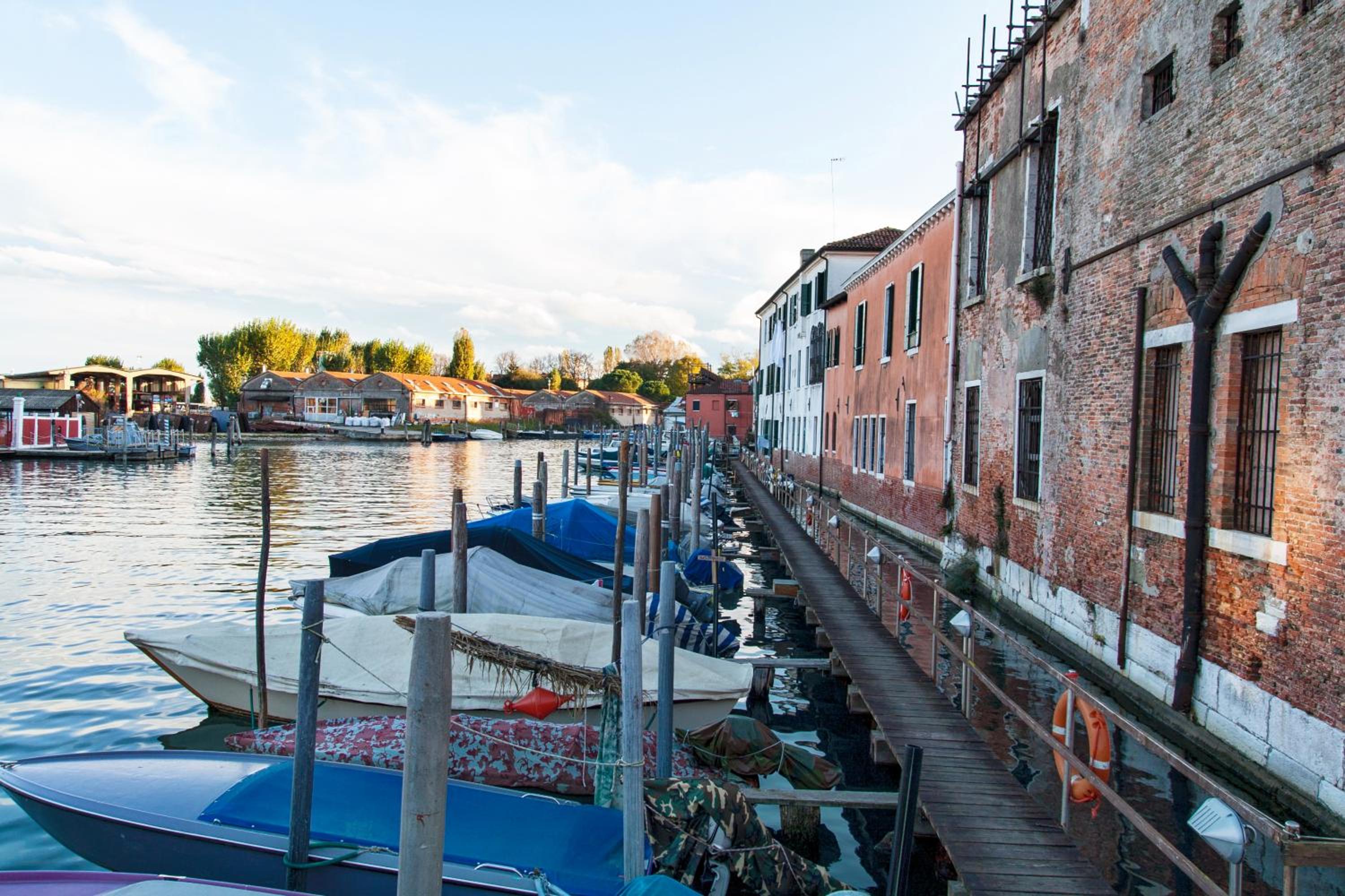 Venezia Biennale Bianco & Rosso