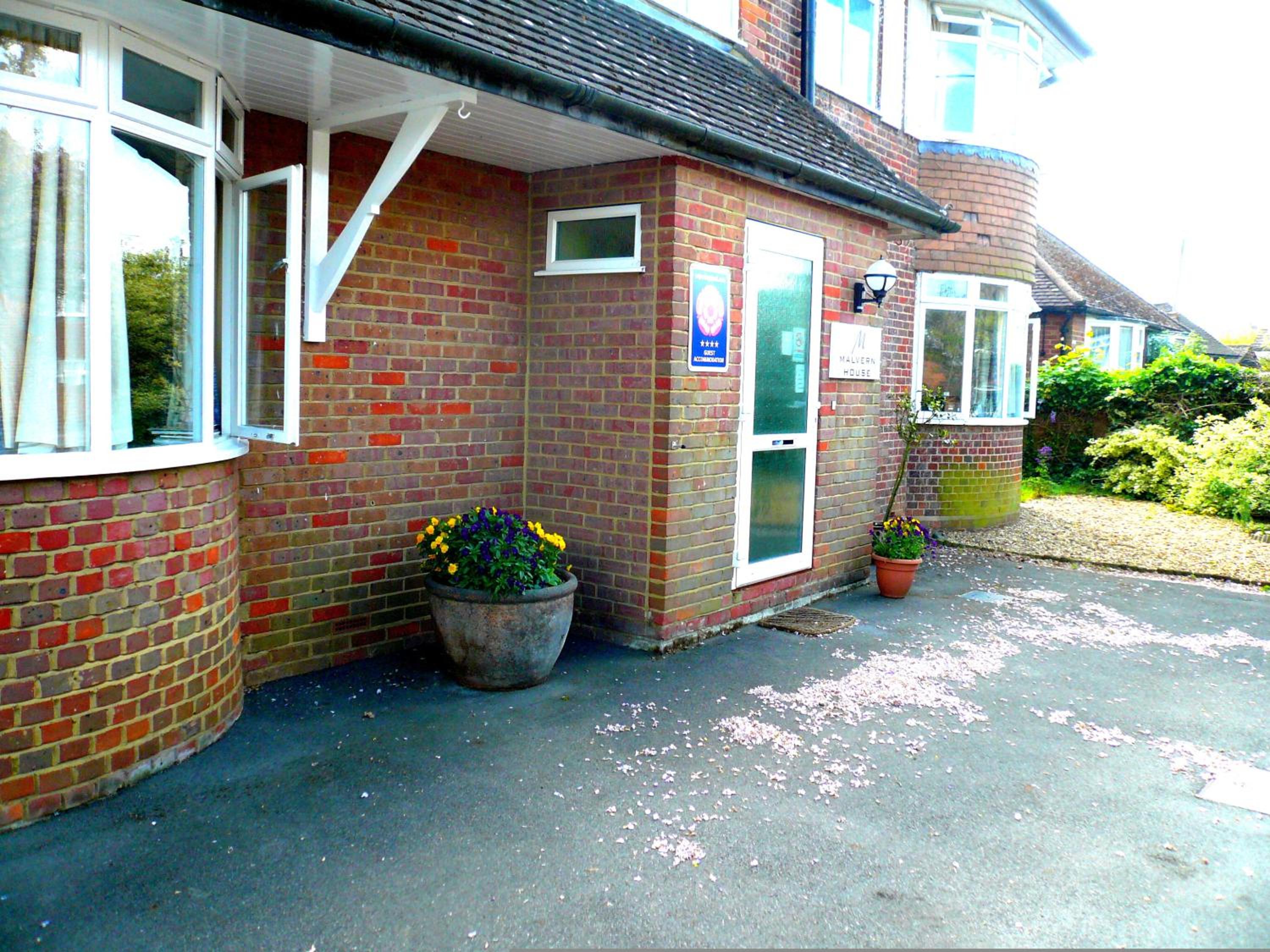 High Wycombe Vacations - Malvern House - Property Image 5
