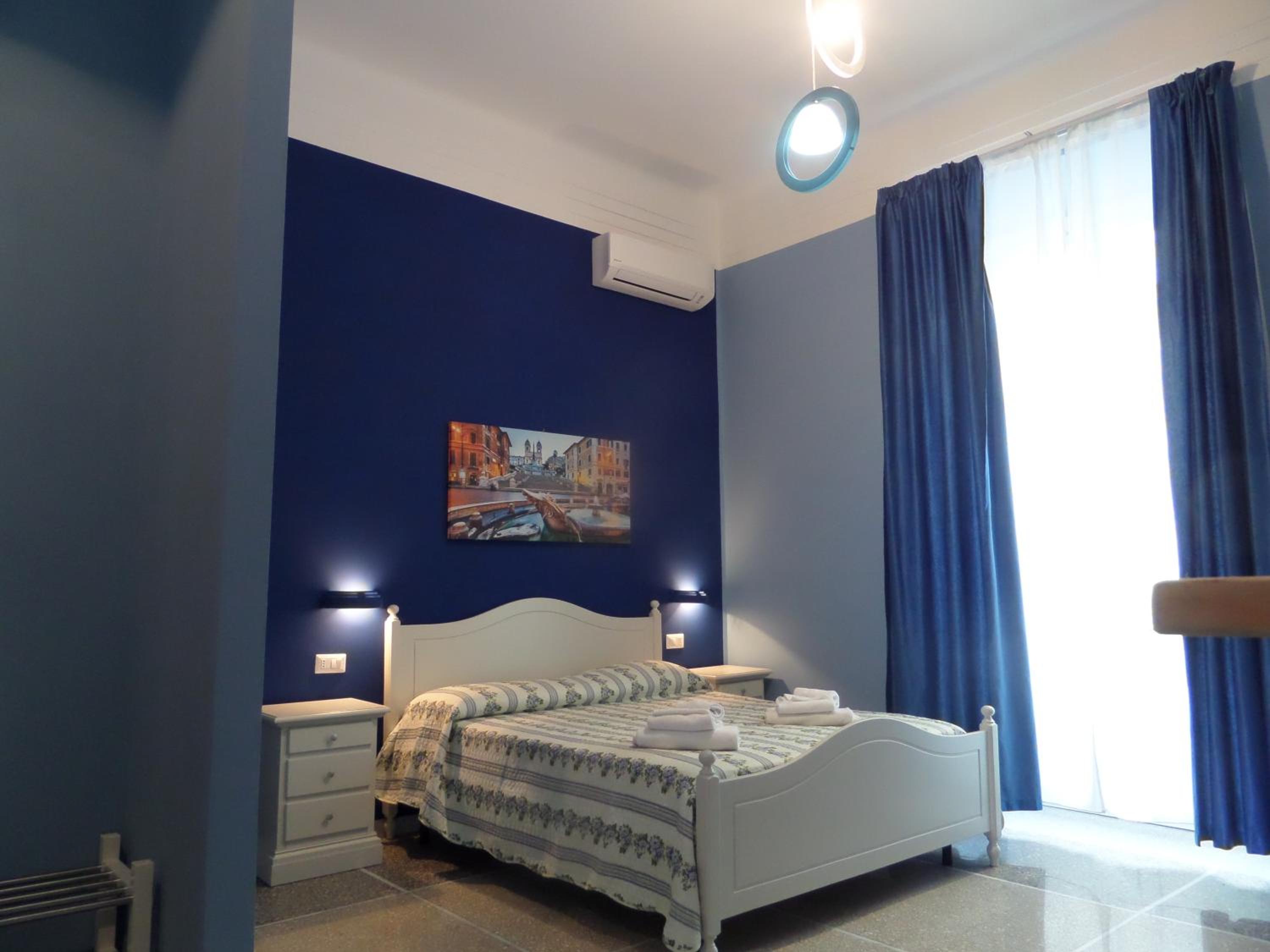 325 Rooms ai Fori