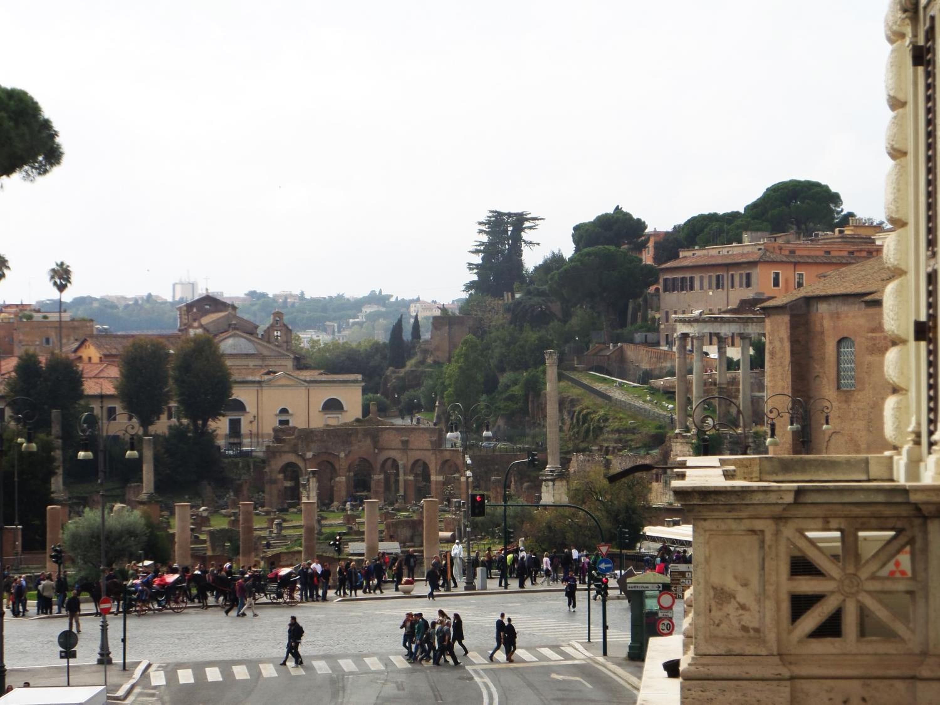 325 Rooms ai Fori