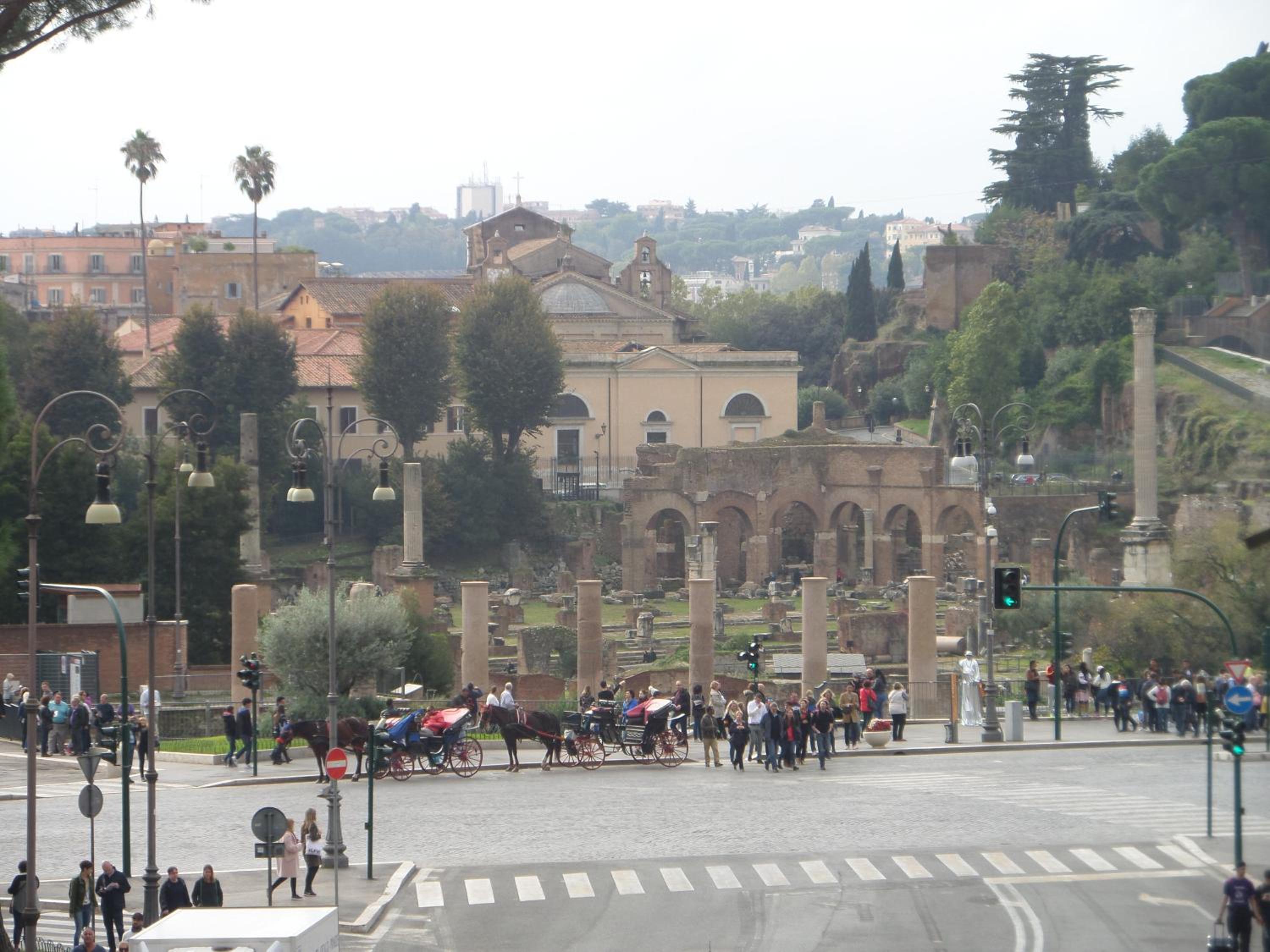 325 Rooms ai Fori