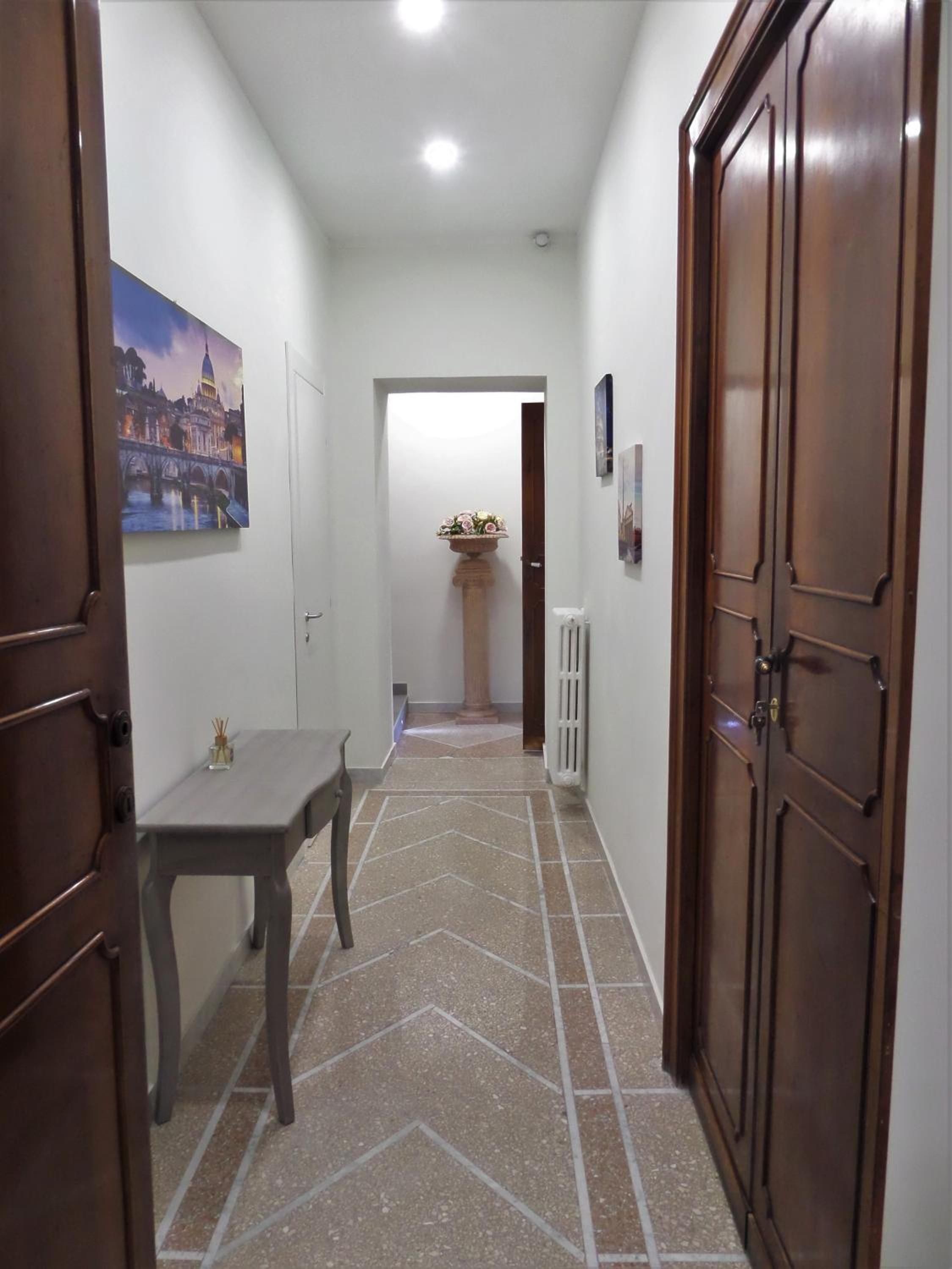 325 Rooms ai Fori