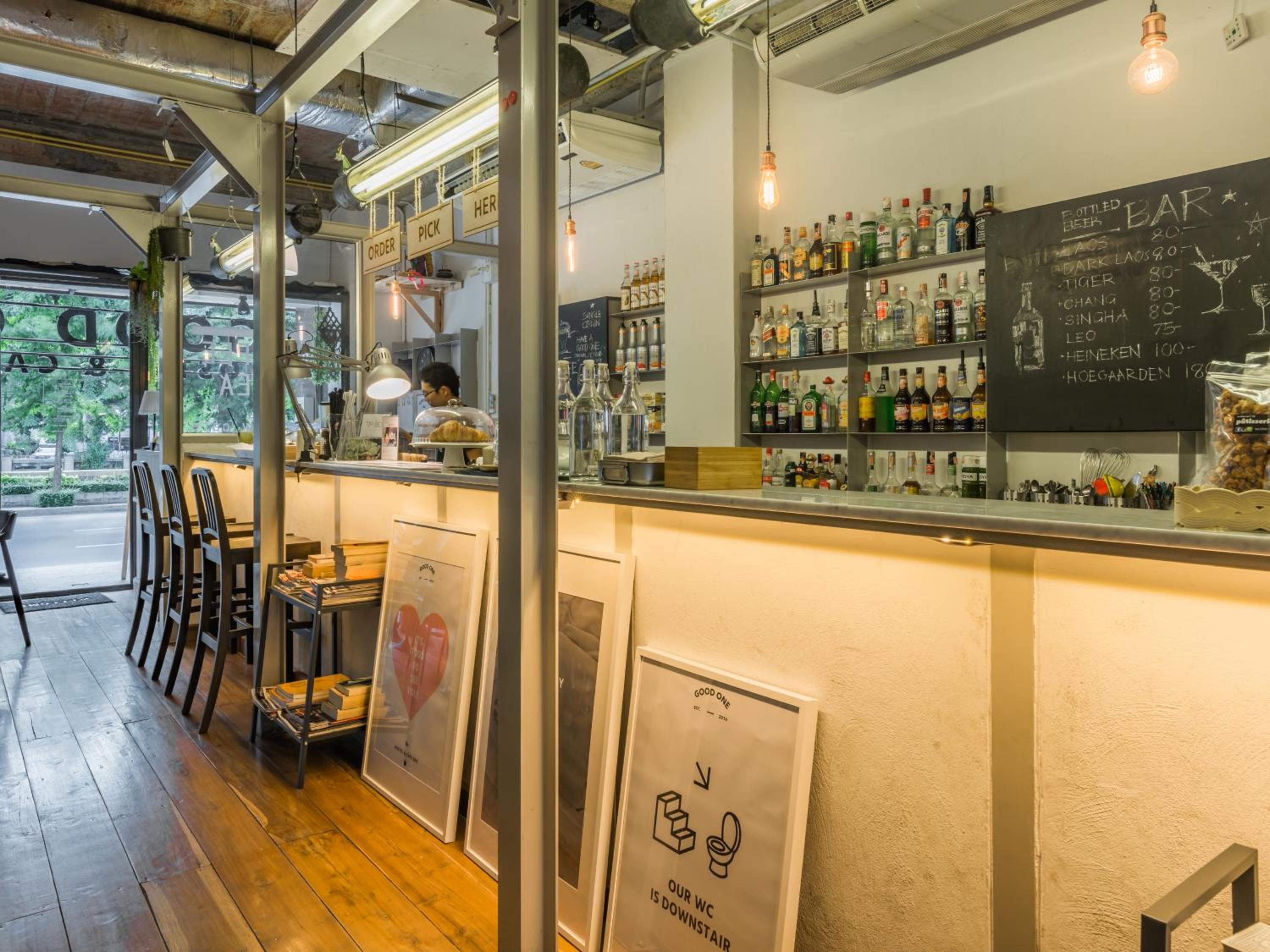 Good One Poshtel & Cafe Bar