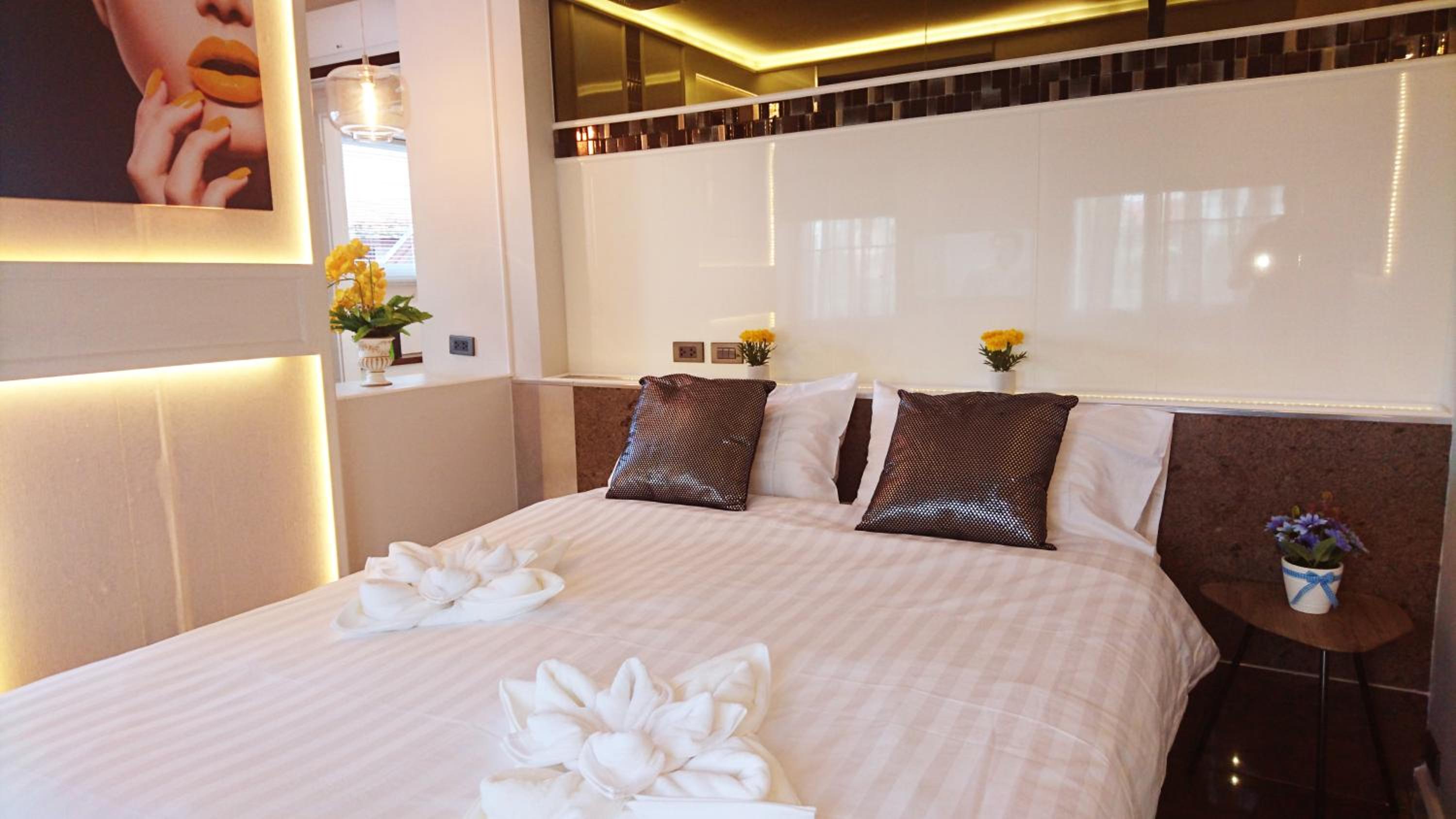 Viengping Mansion Chiang Mai - Heart of Nimman, Shopping & Cafes