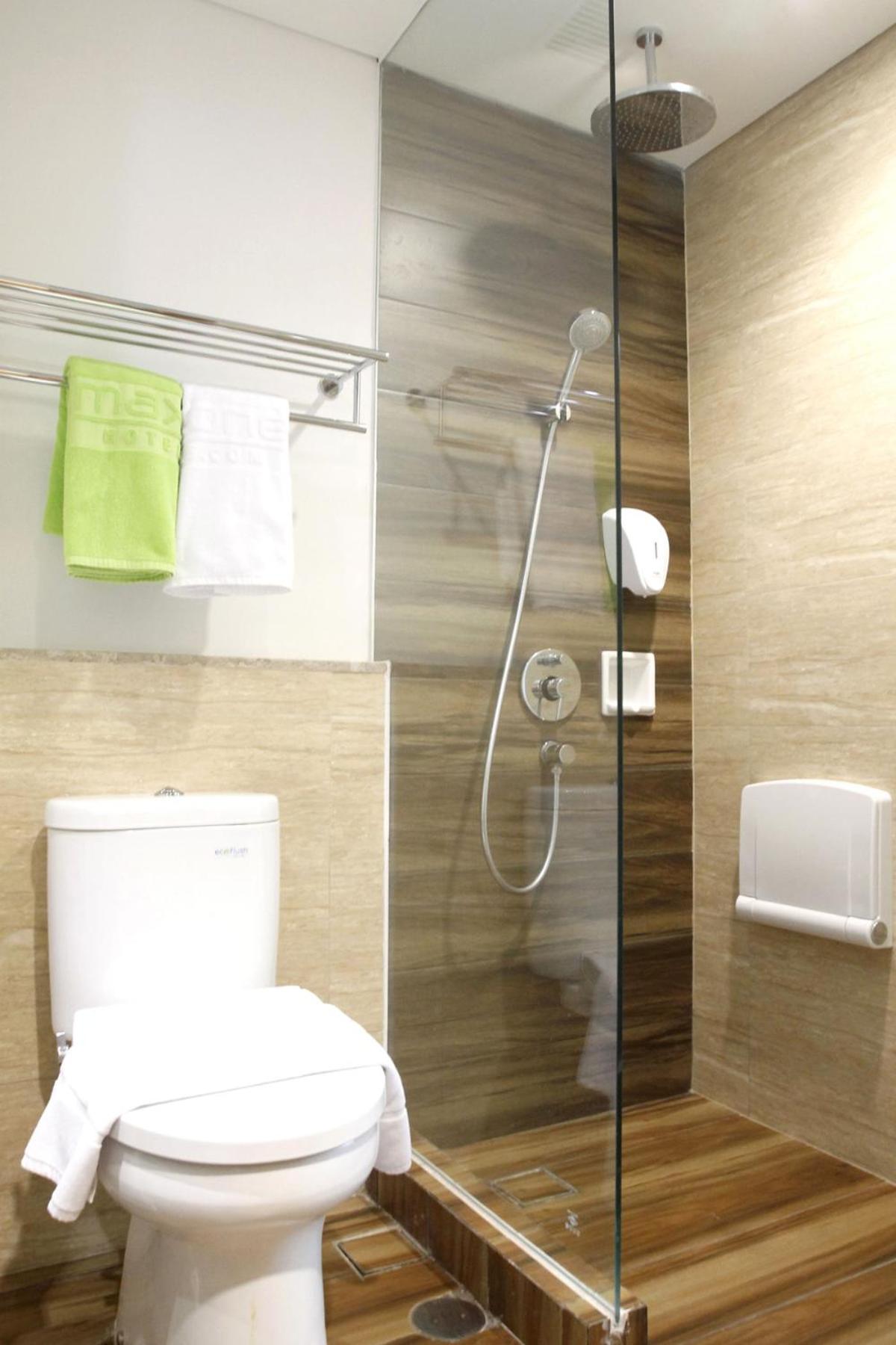 MaxOneHotels at Dharmahusada Surabaya