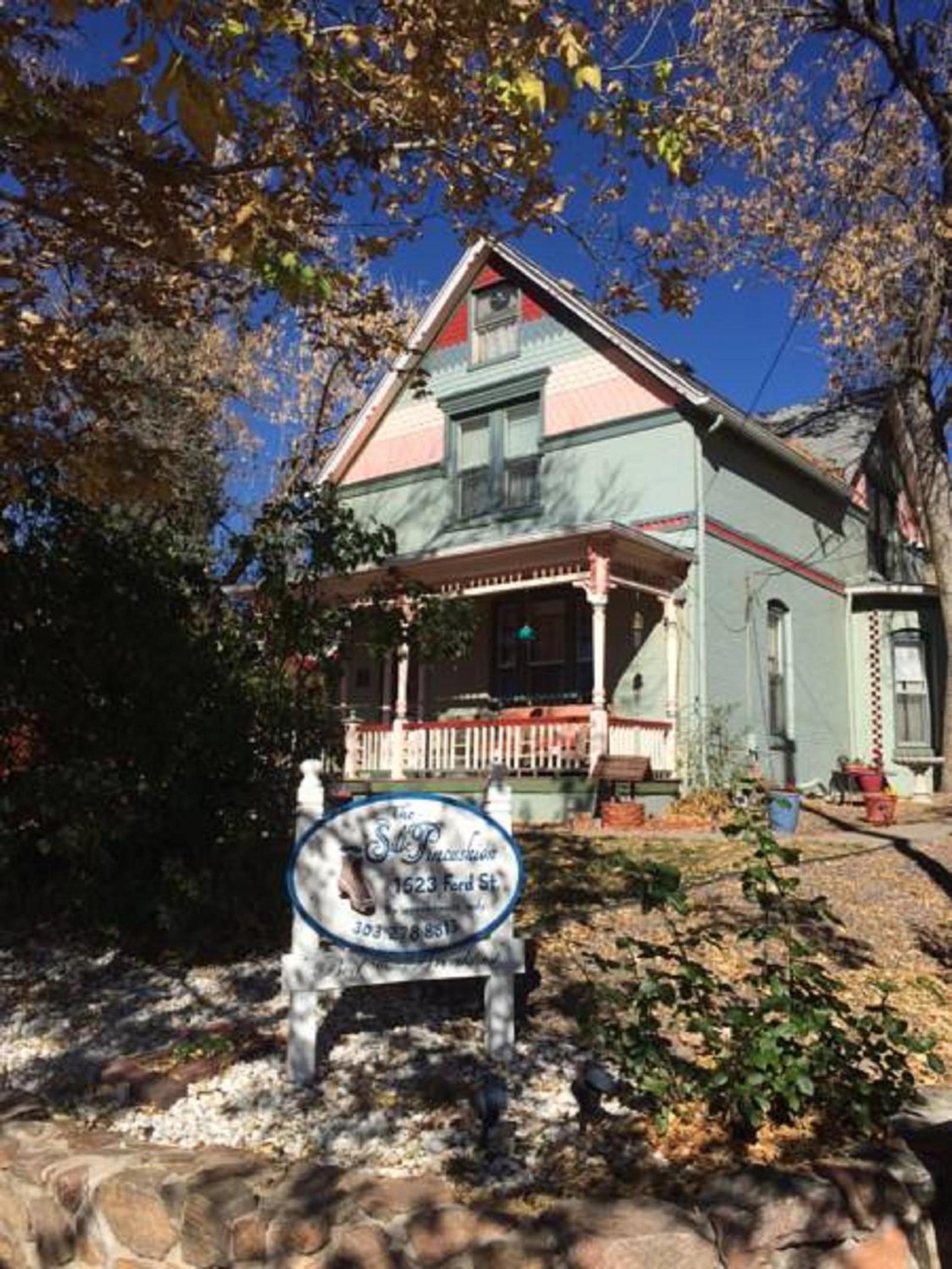 Hotel The Silk Pincushion - Image 1