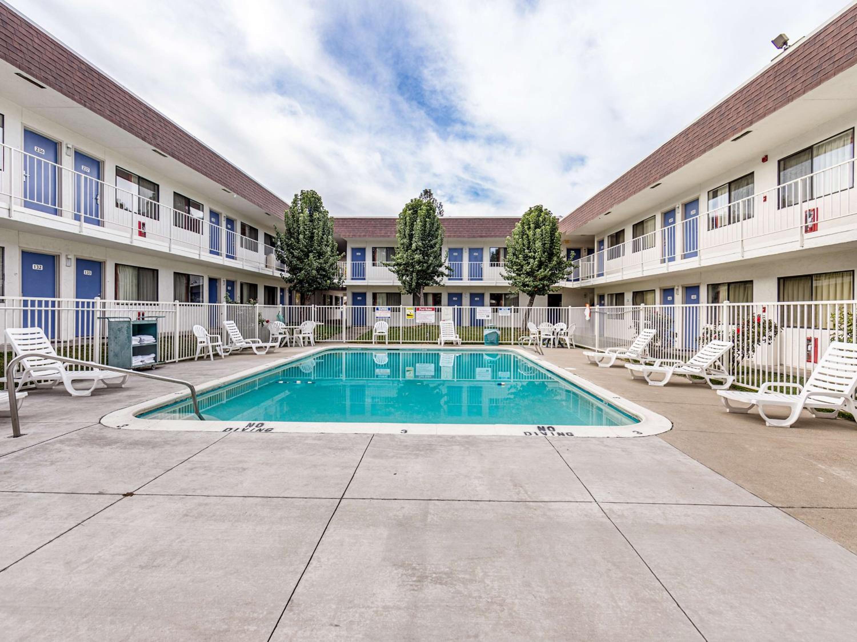 Yreka Vacations - Motel 6-Yreka, CA - Property Image 1