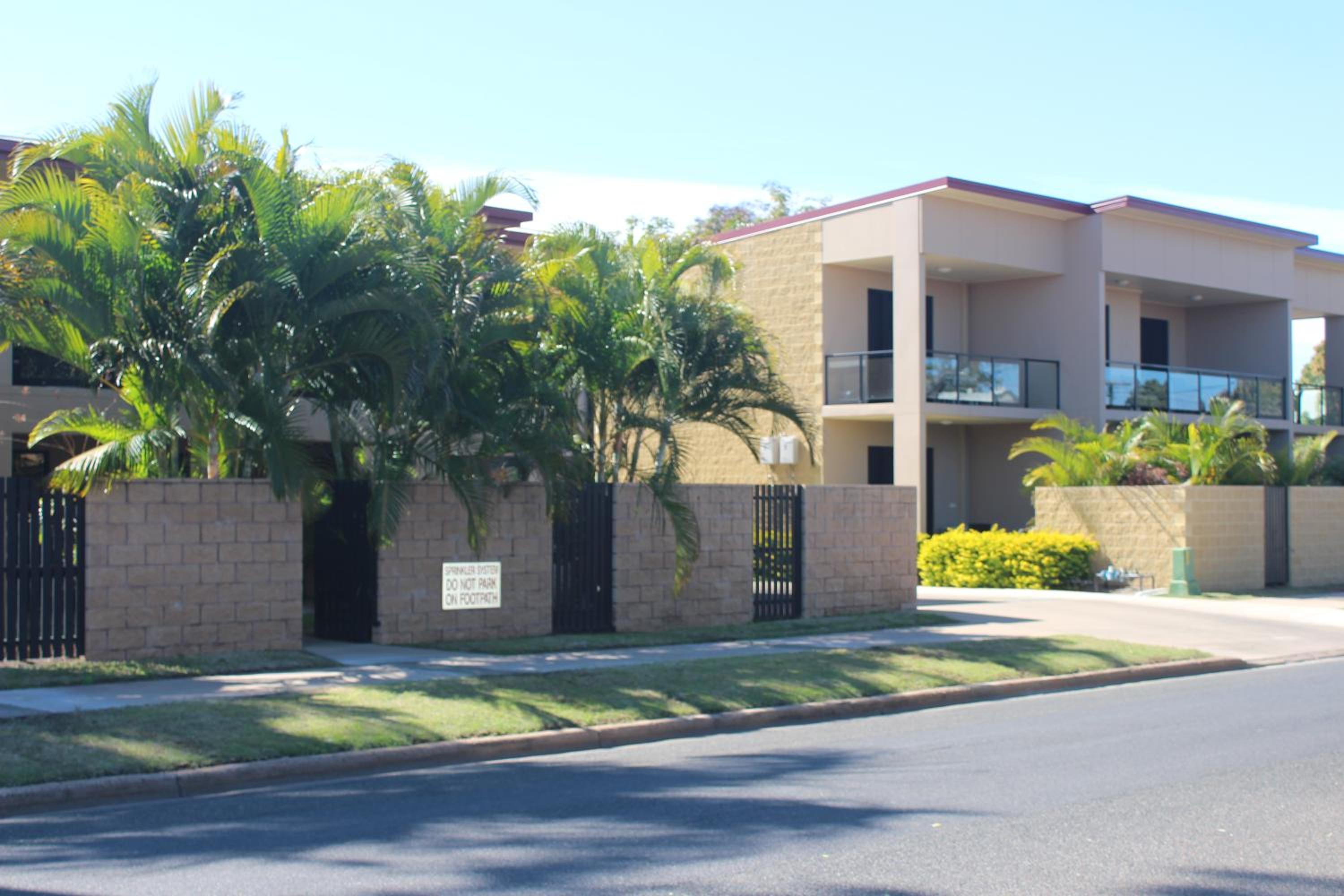 Western Gateway Motel and Apartments