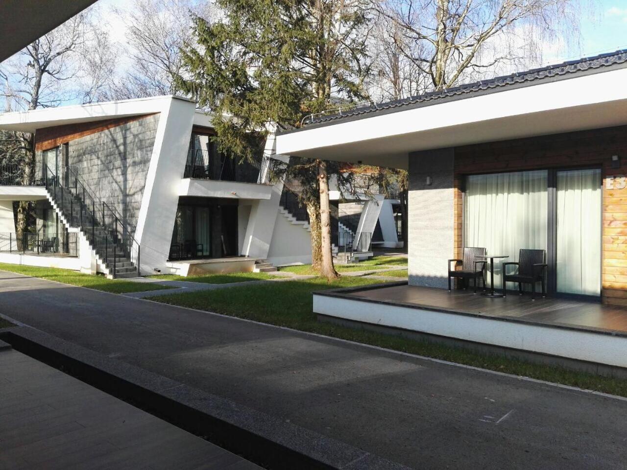 Villas and apartments Oaza