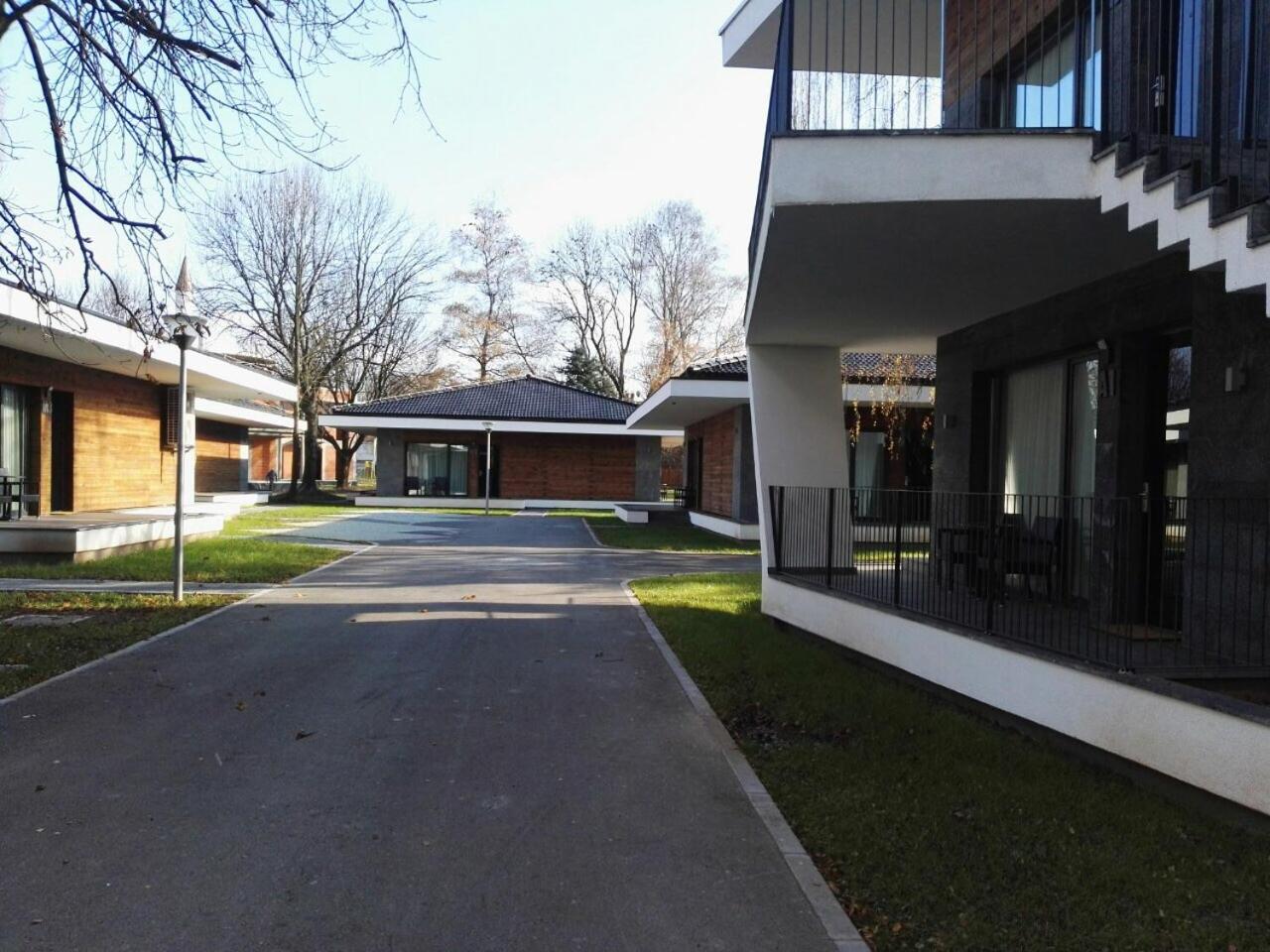 Villas and apartments Oaza