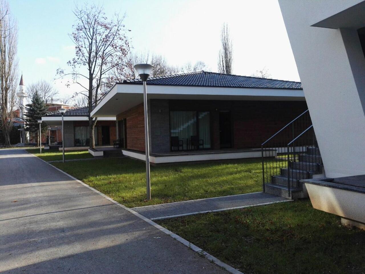 Villas and apartments Oaza