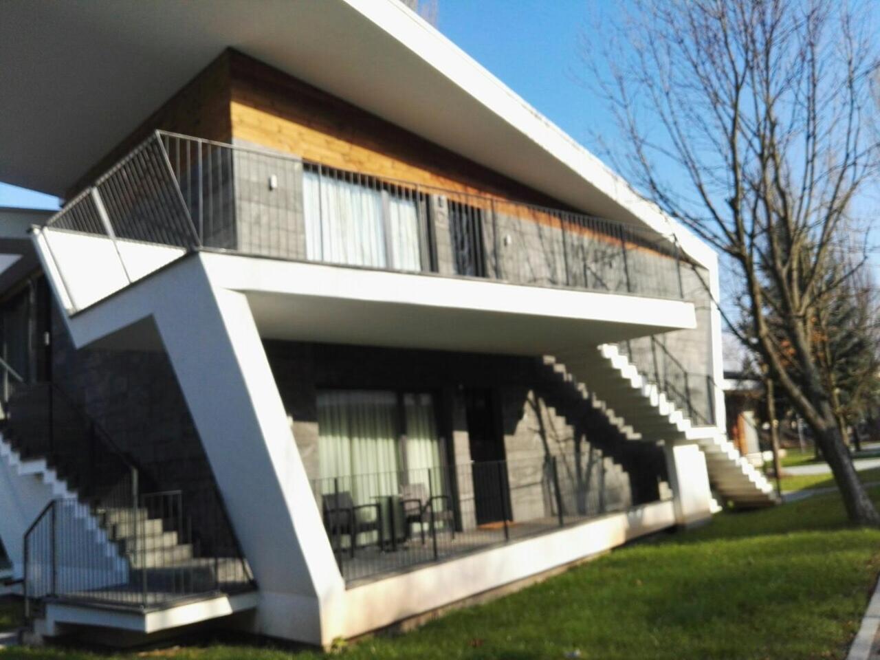 Villas and apartments Oaza